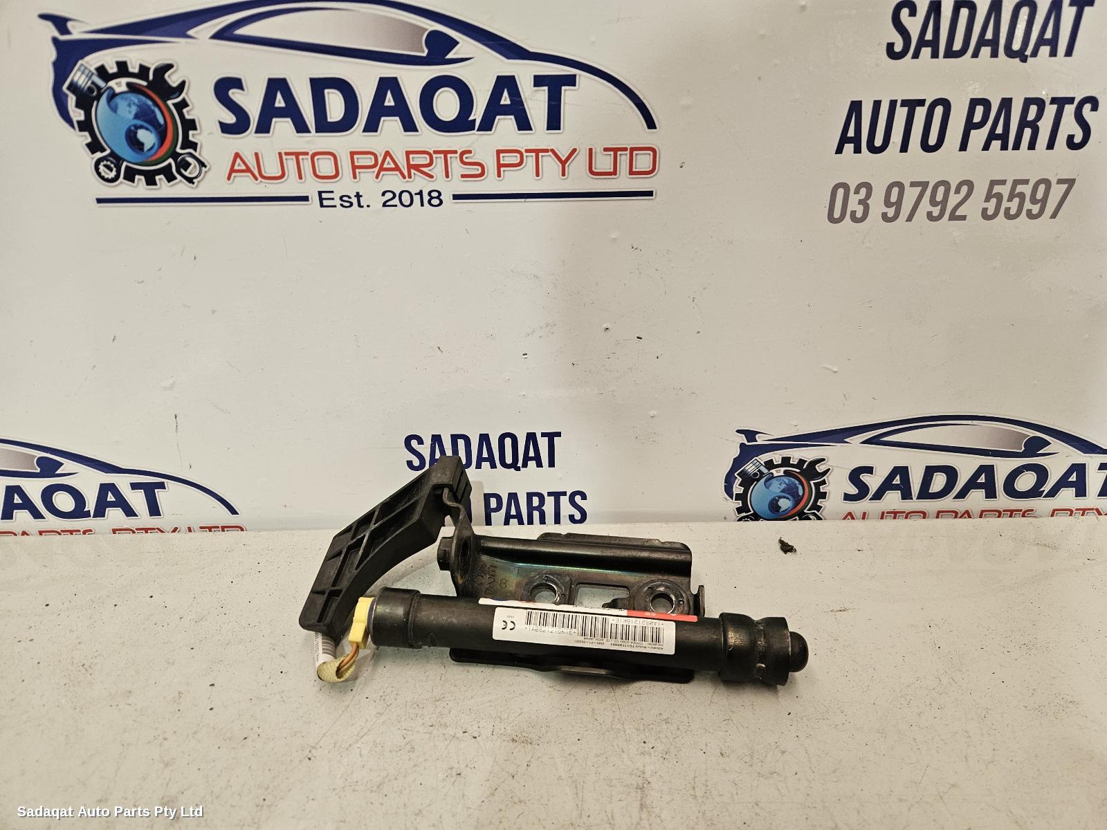 Lexus Is Series Bonnet Hinge/strut