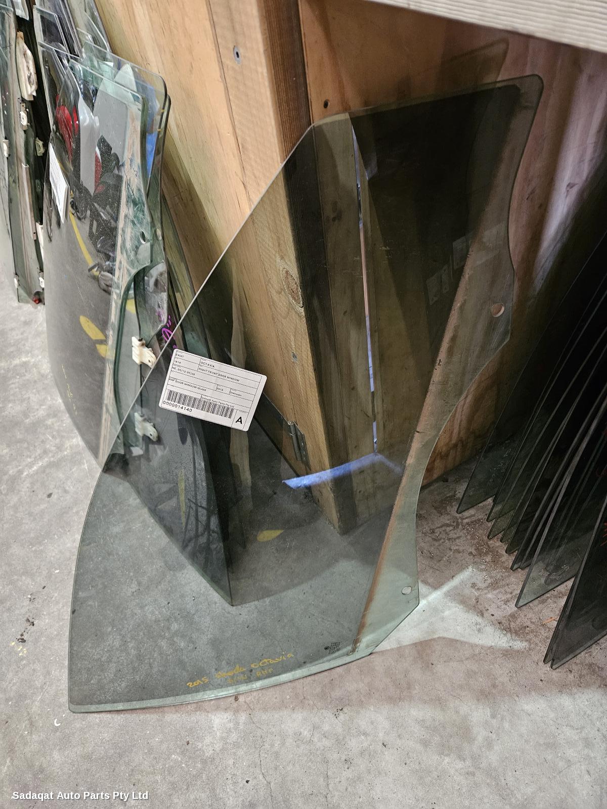 Skoda Octavia Right Front Door Window