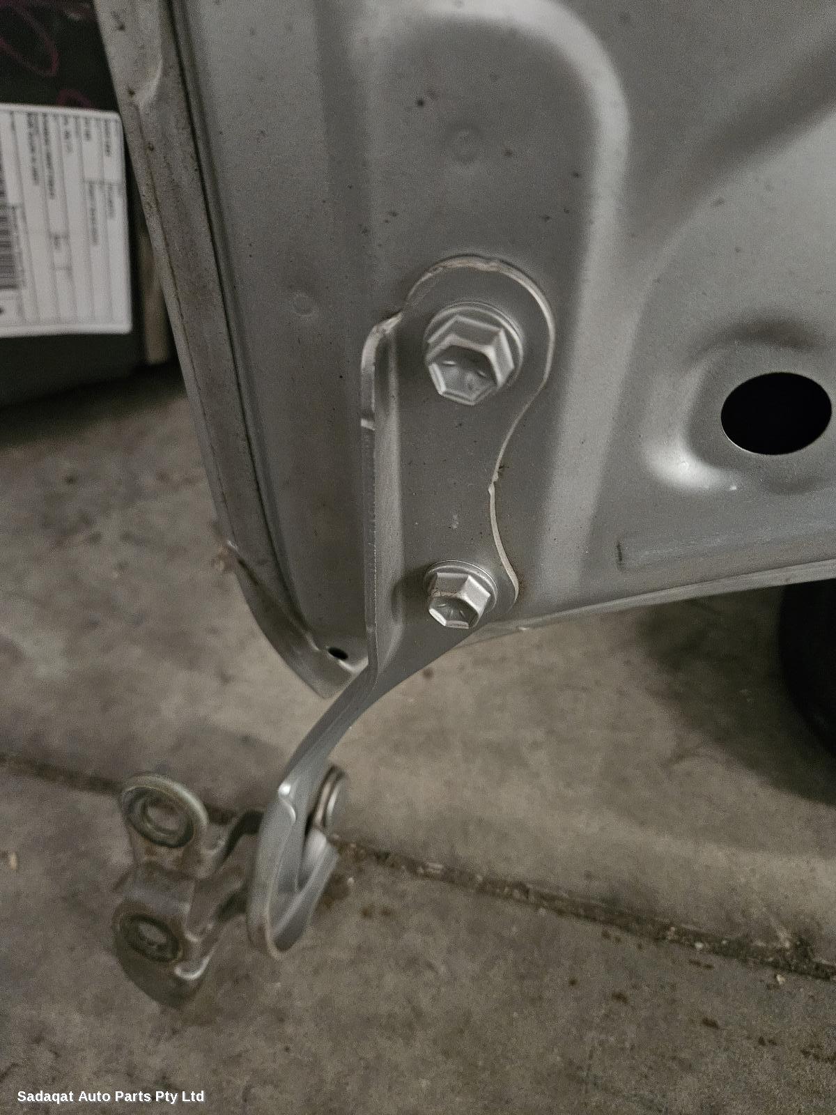 Toyota Yaris Bonnet Hinge/strut