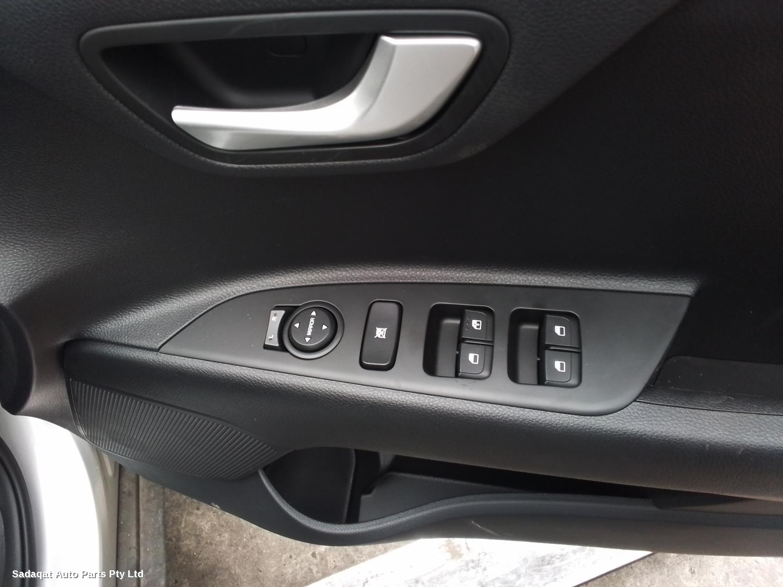 Kia Stonic Right Door Mirror