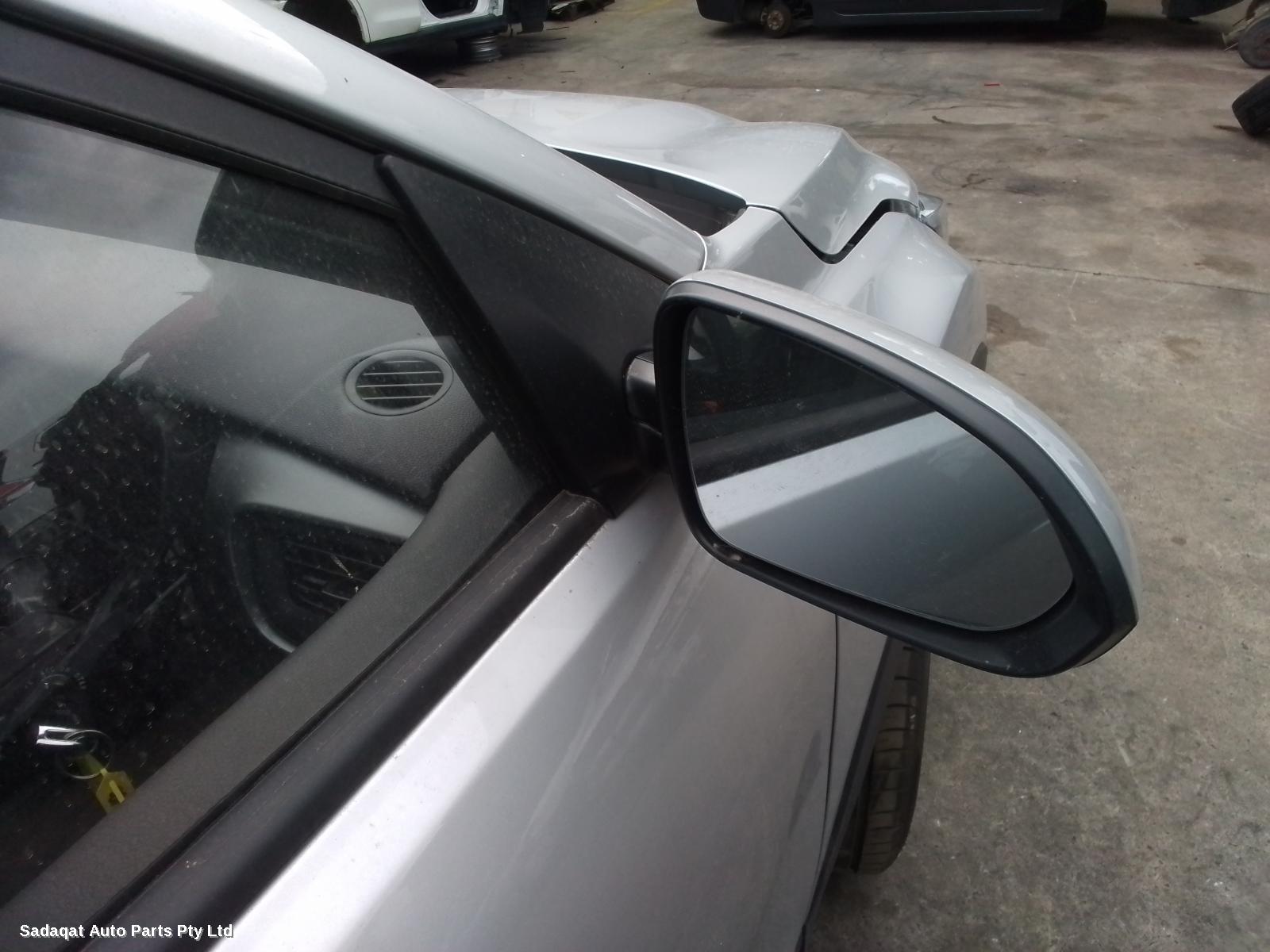 Kia Stonic Right Door Mirror