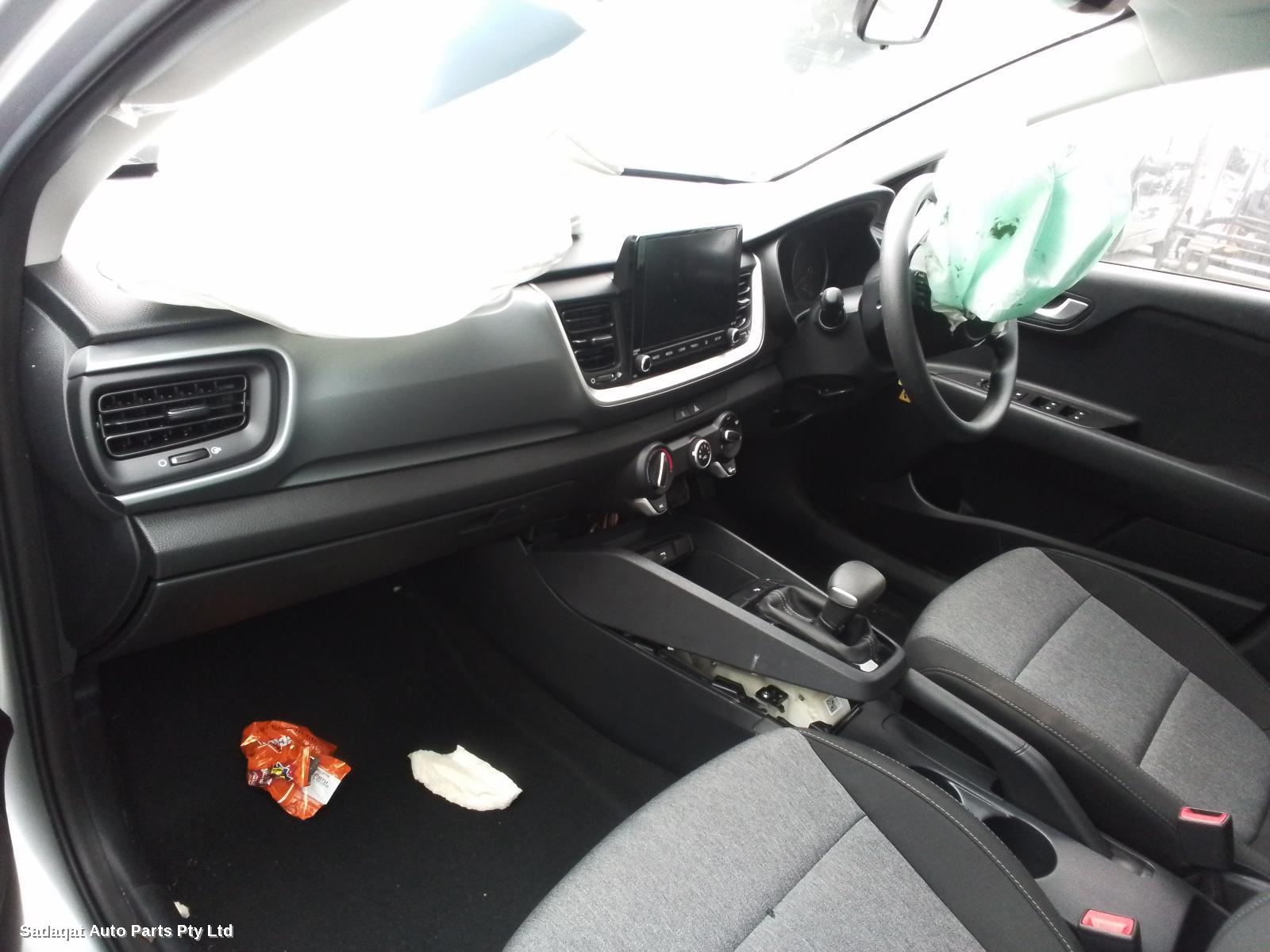 Kia Stonic Right Door Mirror