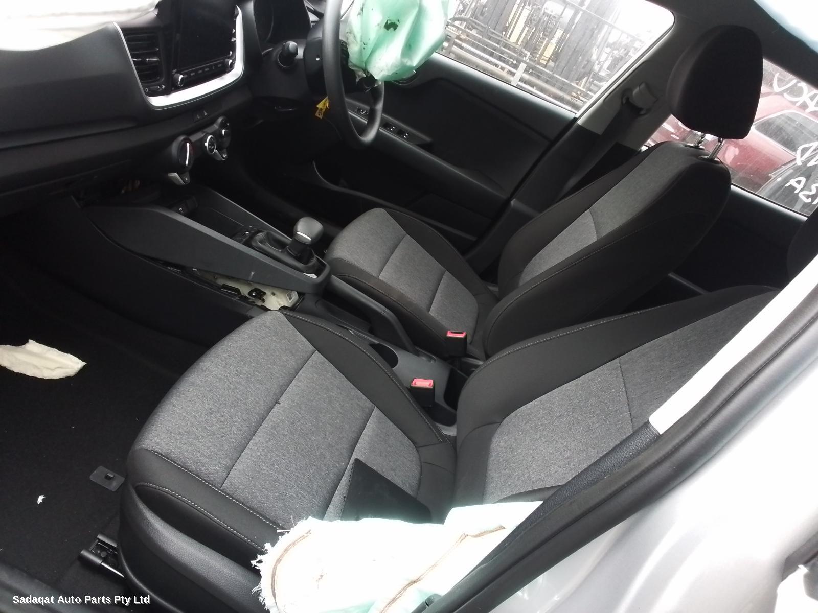 Kia Stonic Right Door Mirror