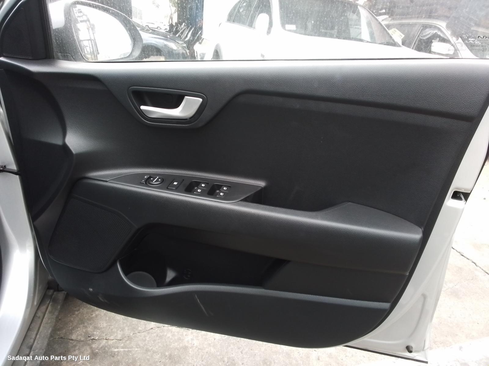 Kia Stonic Right Door Mirror