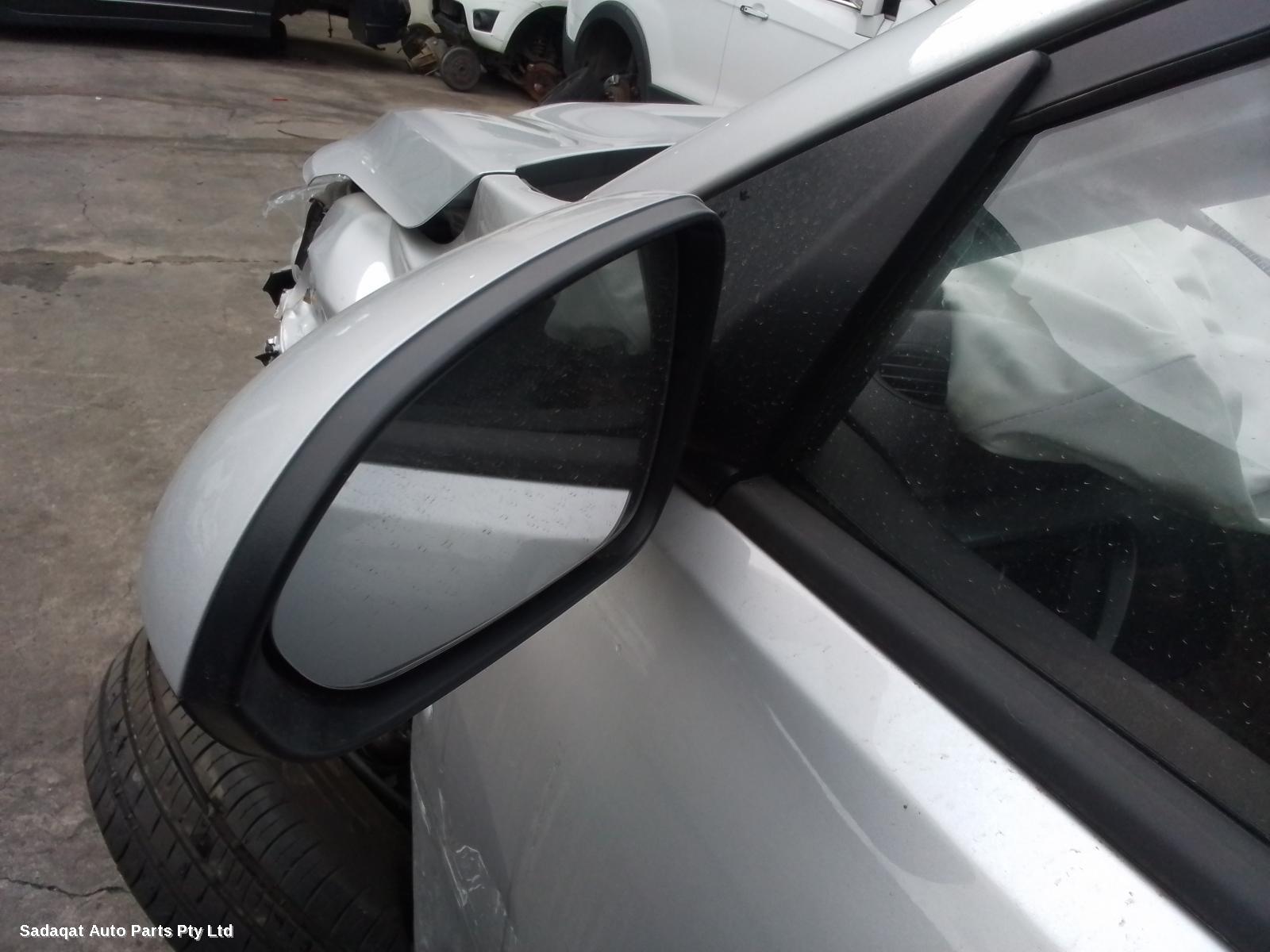 Kia Stonic Right Door Mirror