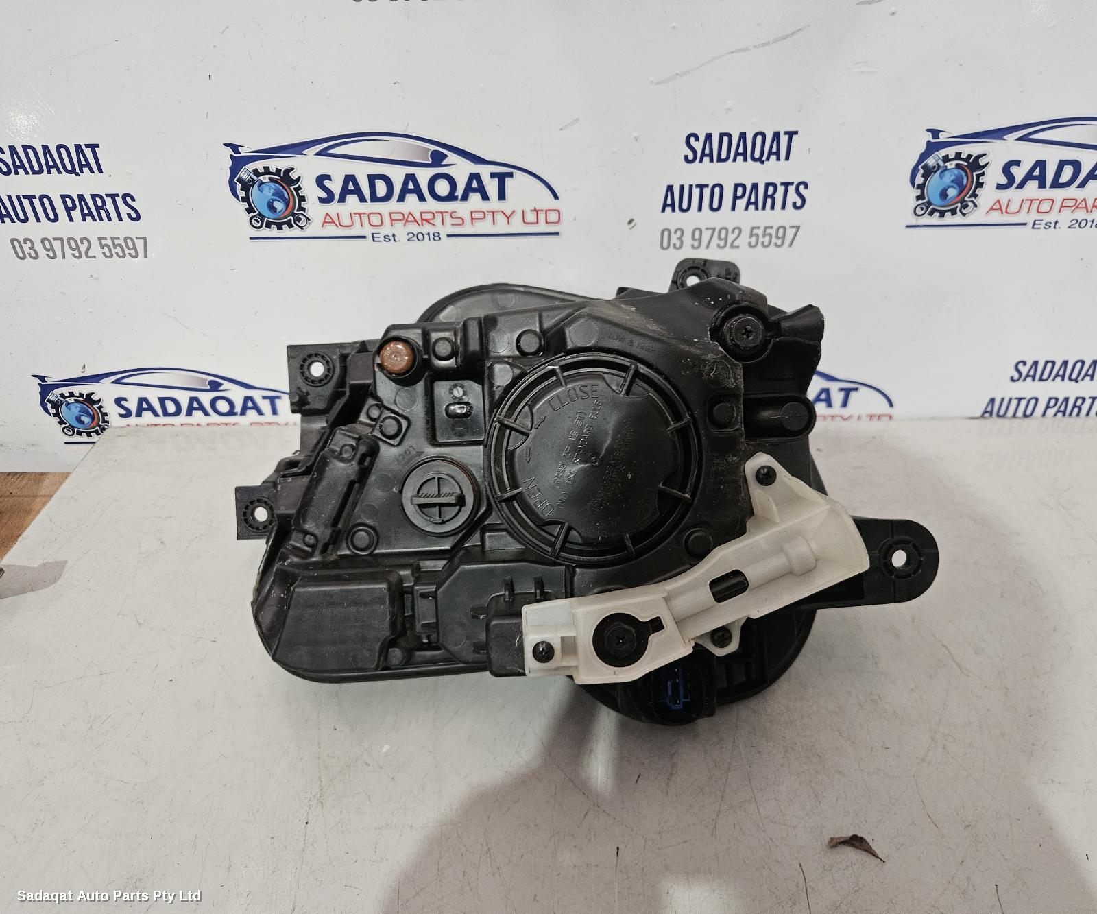 Hyundai Tucson Right Headlamp