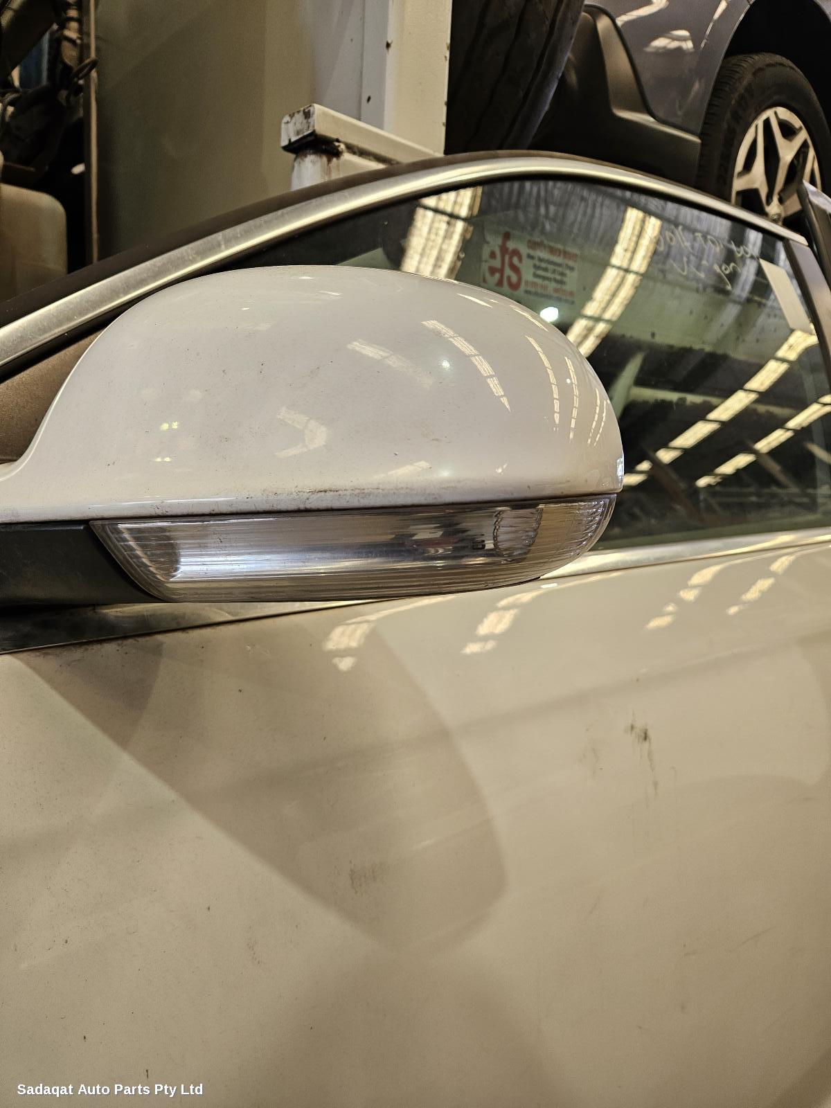 Volkswagen Golf Left Door Mirror