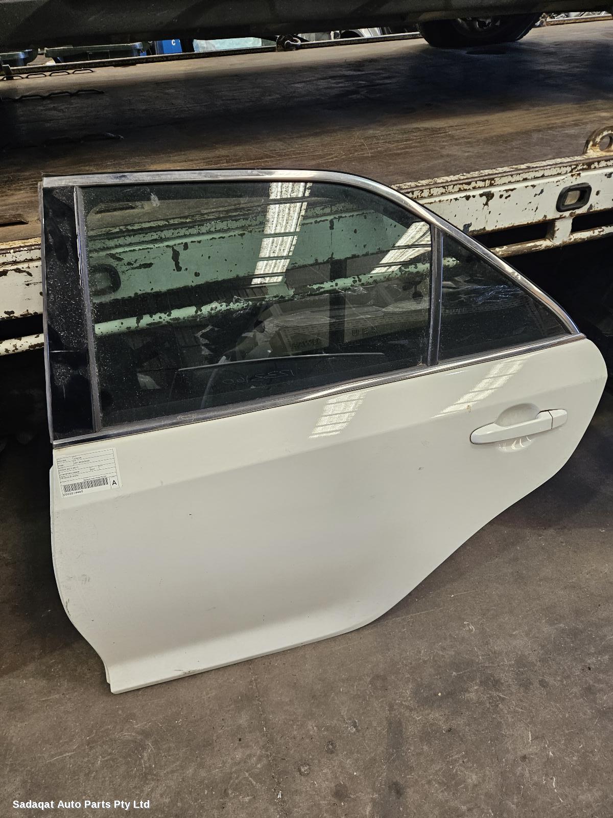 Toyota Aurion Left Rear Door/sliding