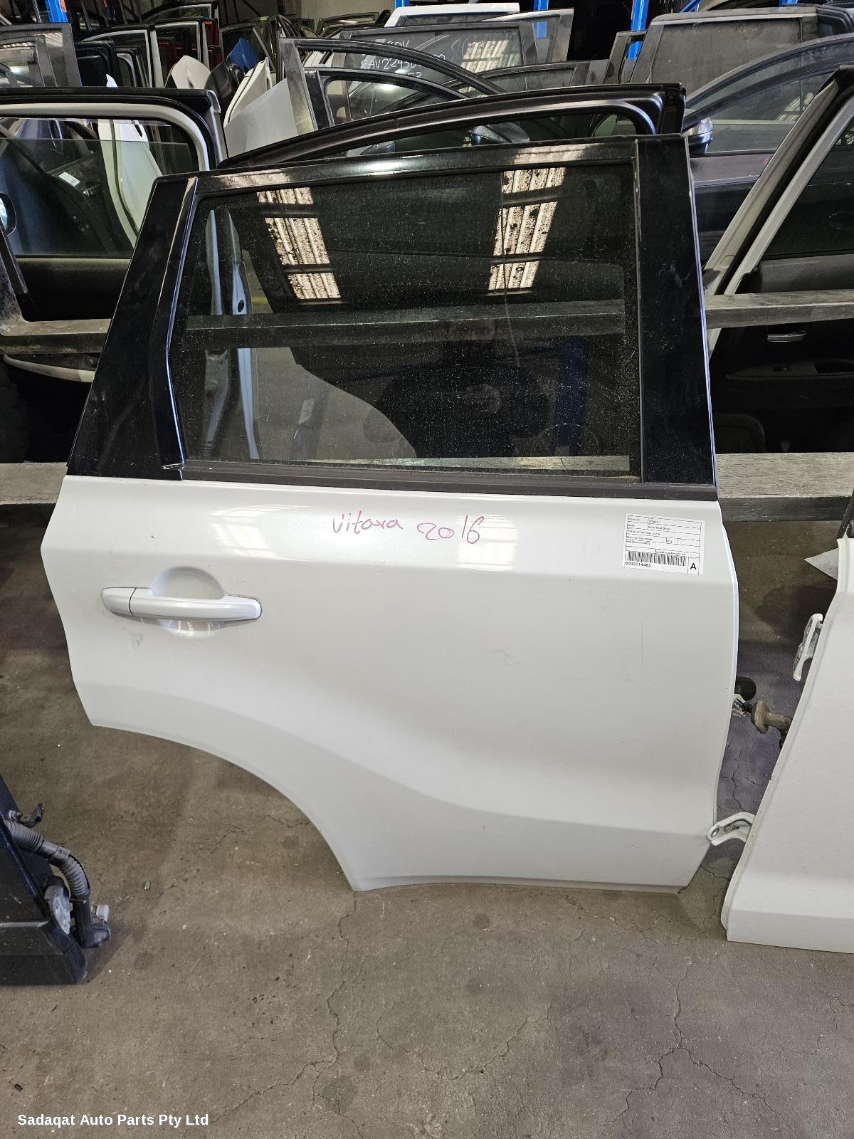 Suzuki Vitara Right_rear_door_sliding