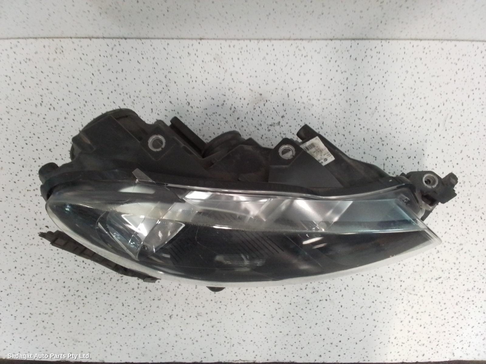 Volkswagen Golf Right Headlamp