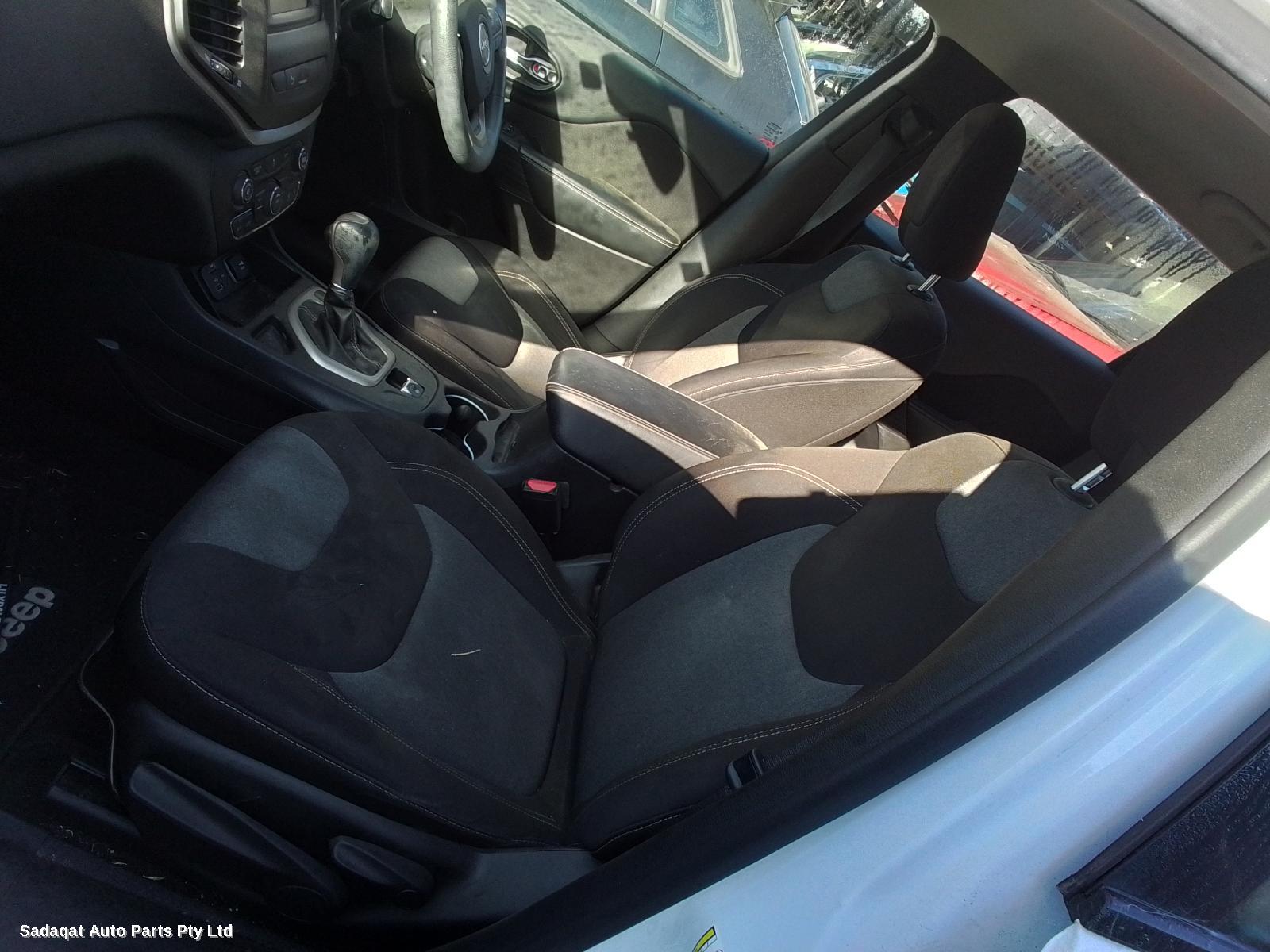 Jeep Cherokee Left Rear Hub Assembly