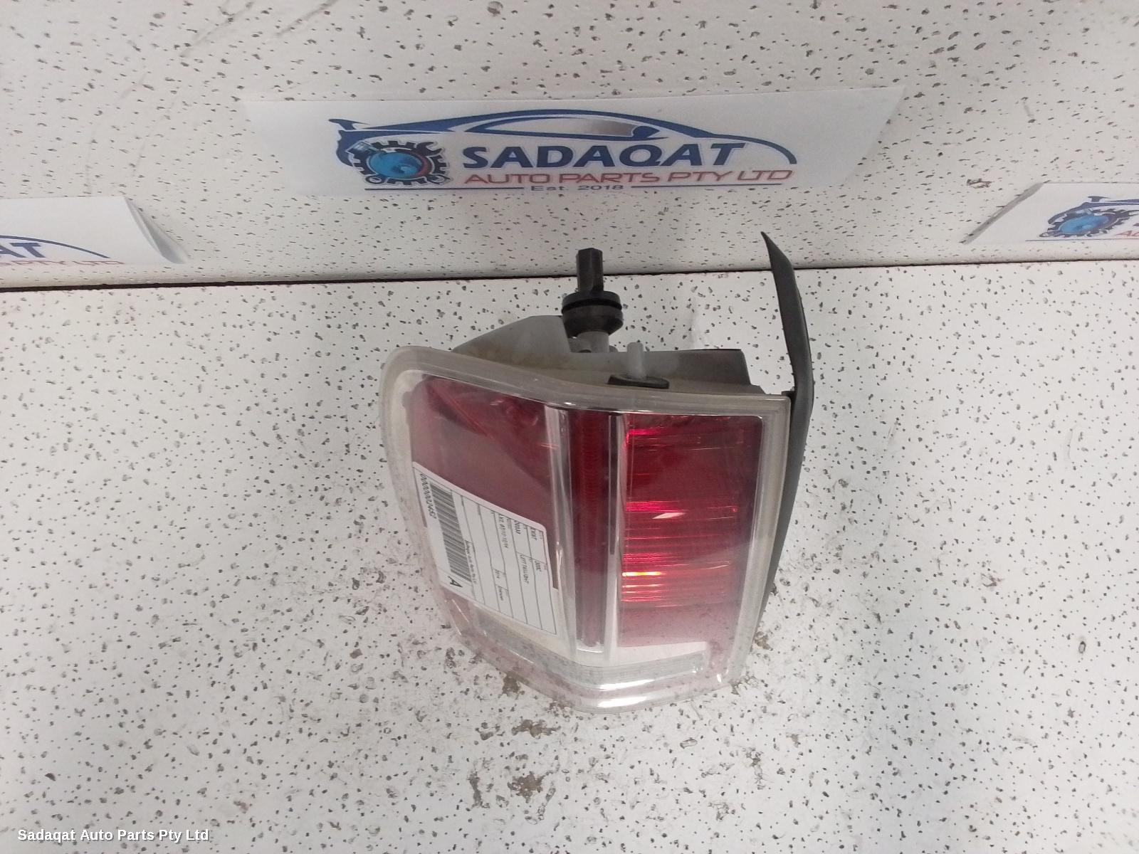 Chrysler 300c Left Taillight