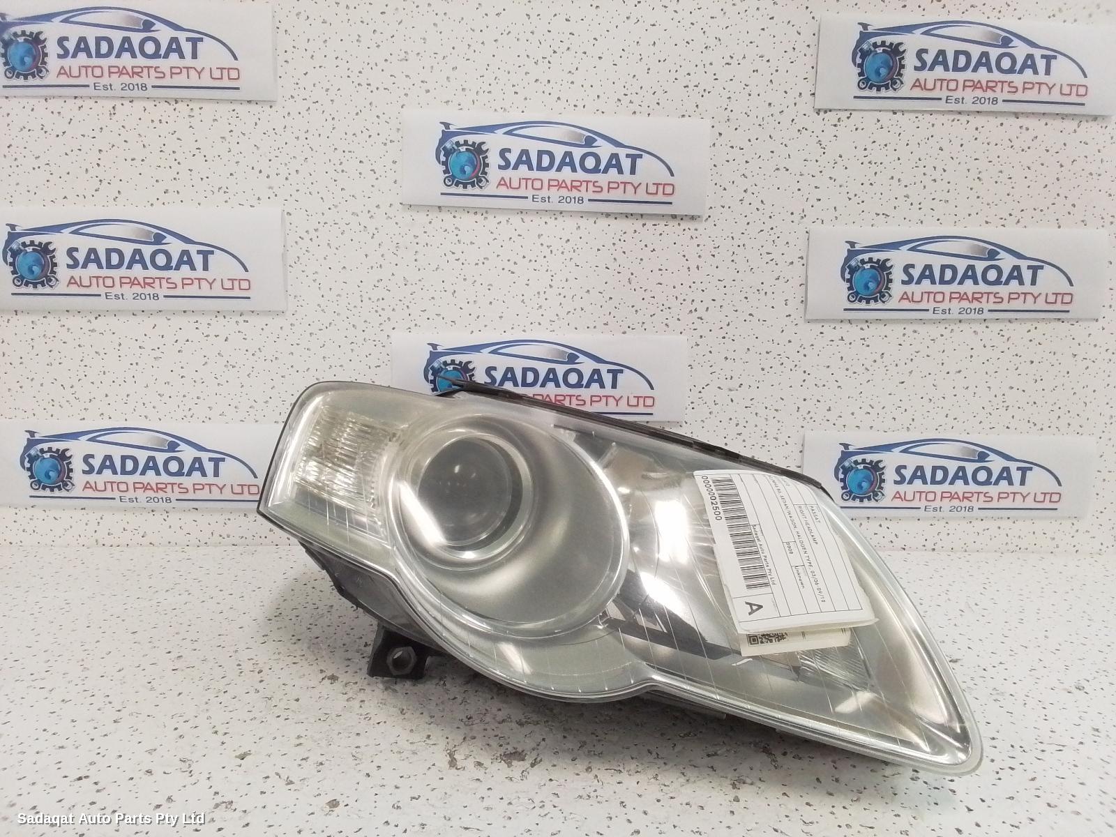 Volkswagen Passat Right Headlamp