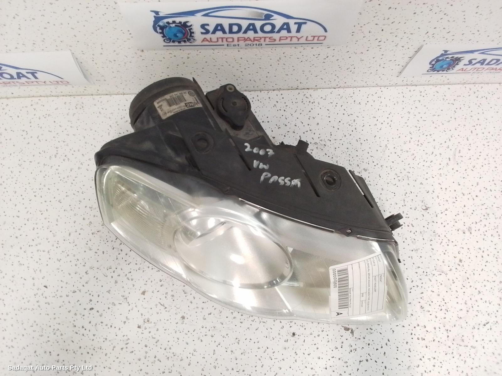 Volkswagen Passat Right Headlamp