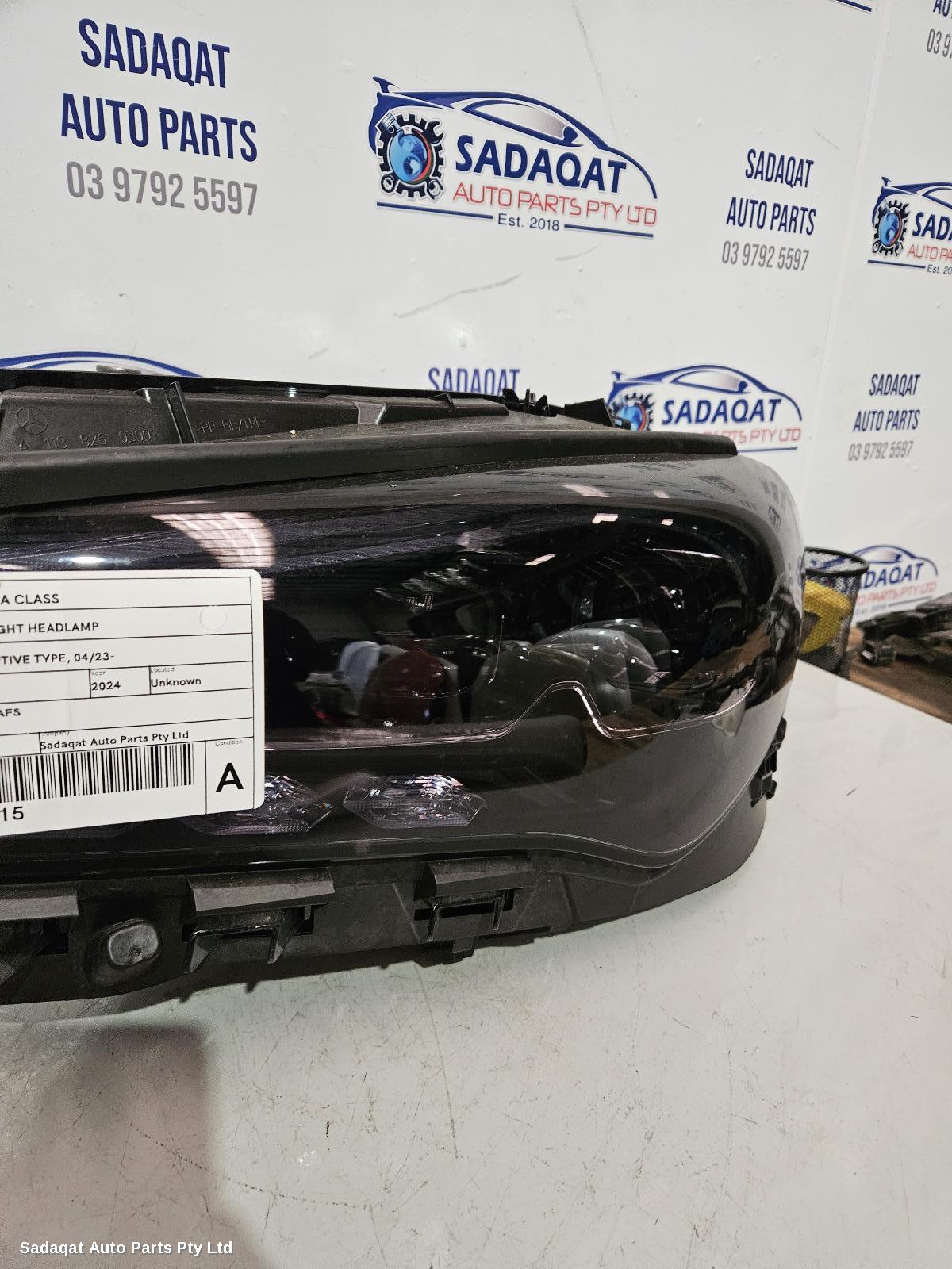 Mercedes Cla Class Right Headlamp