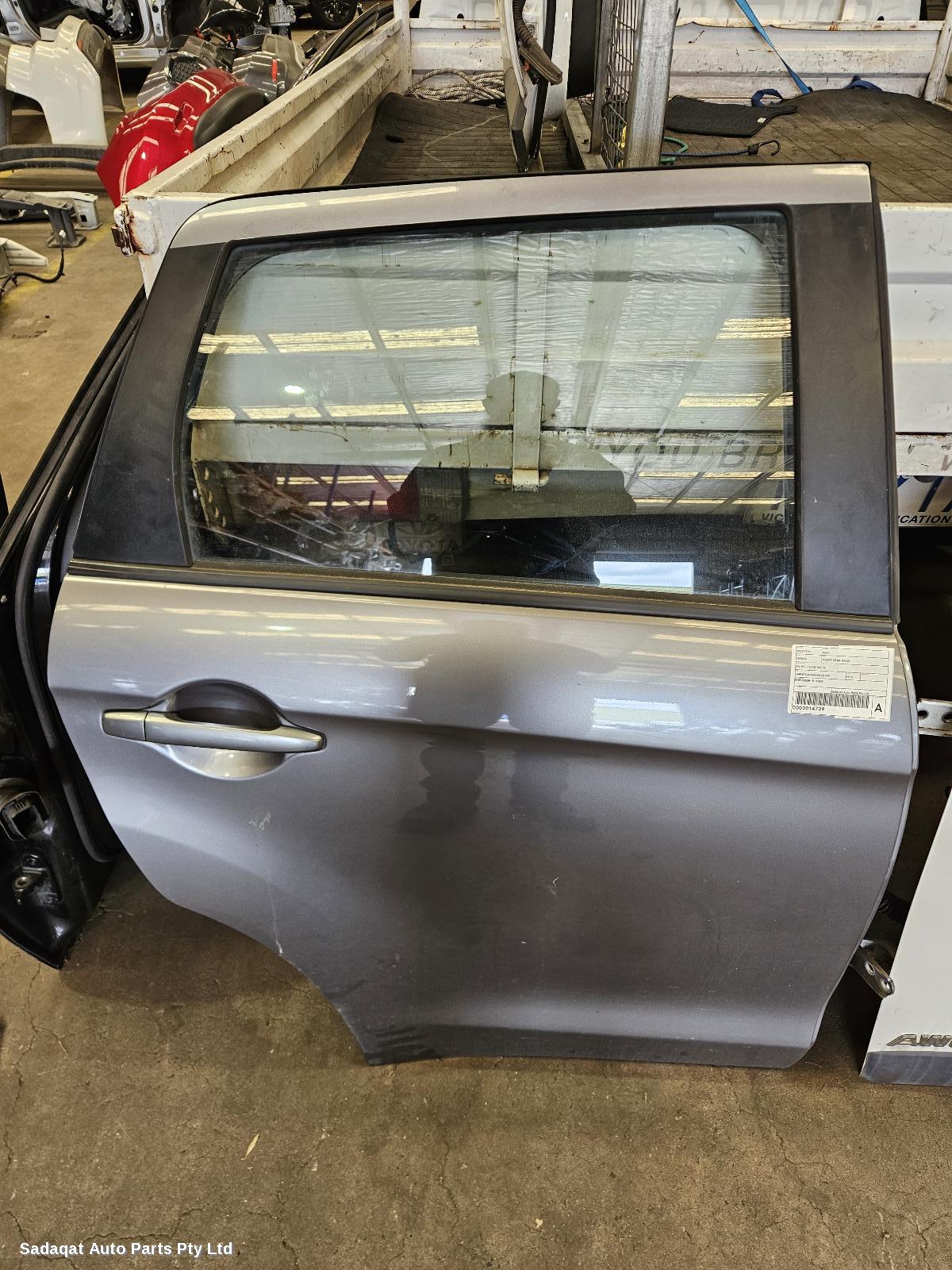 Mitsubishi Asx Right_rear_door_sliding