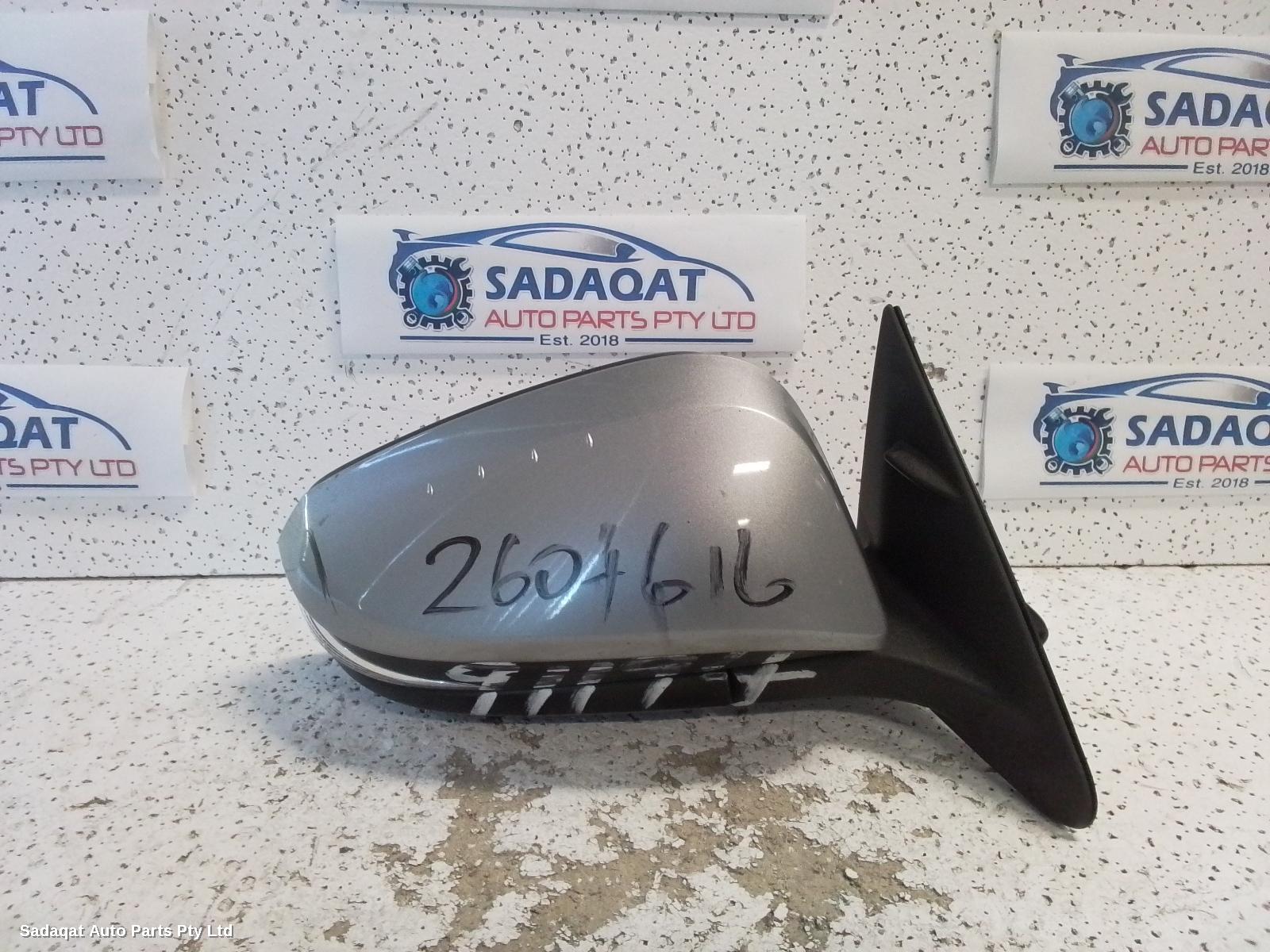 Toyota Kluger Right Door Mirror