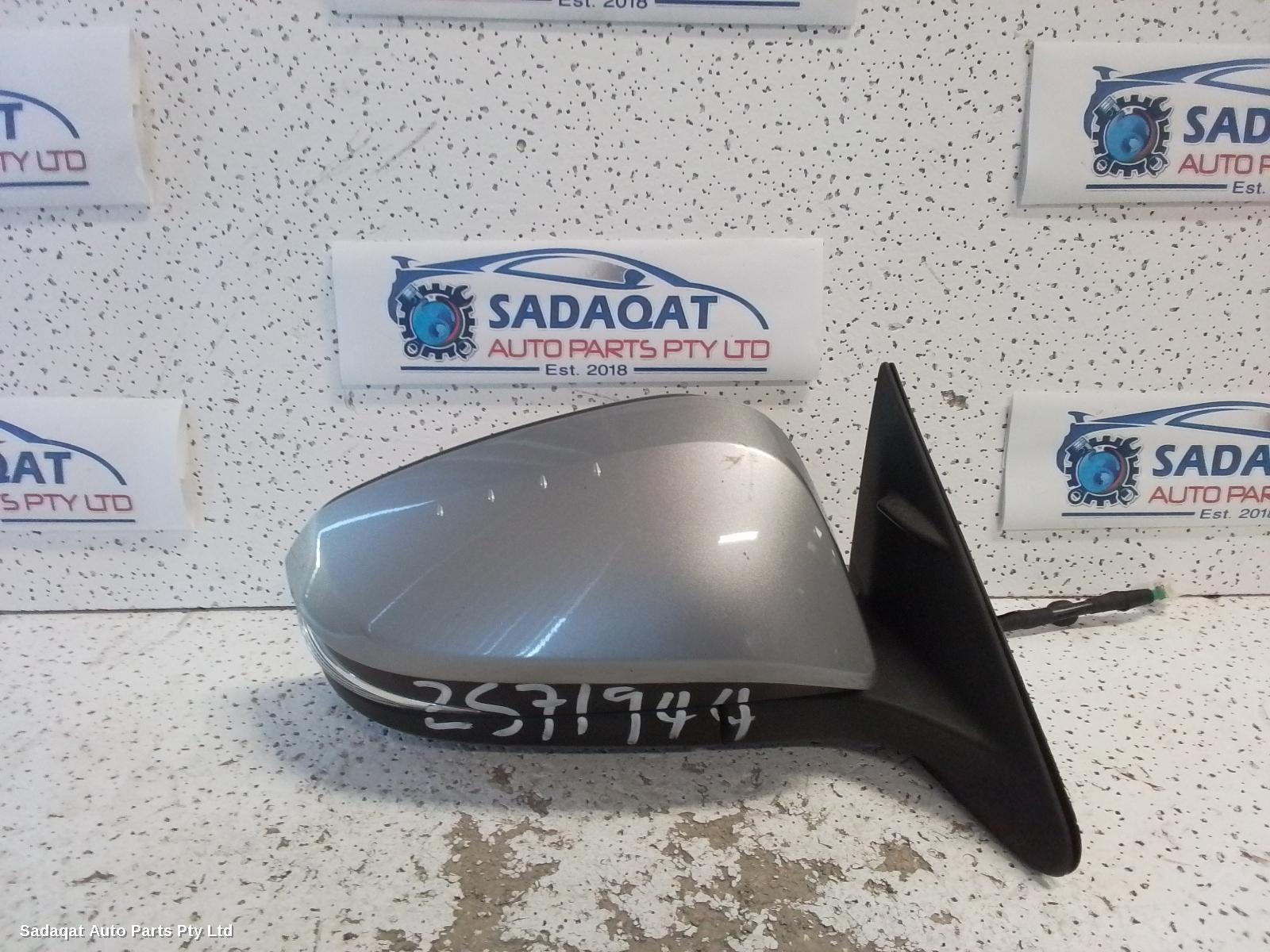 Toyota Kluger Right Door Mirror