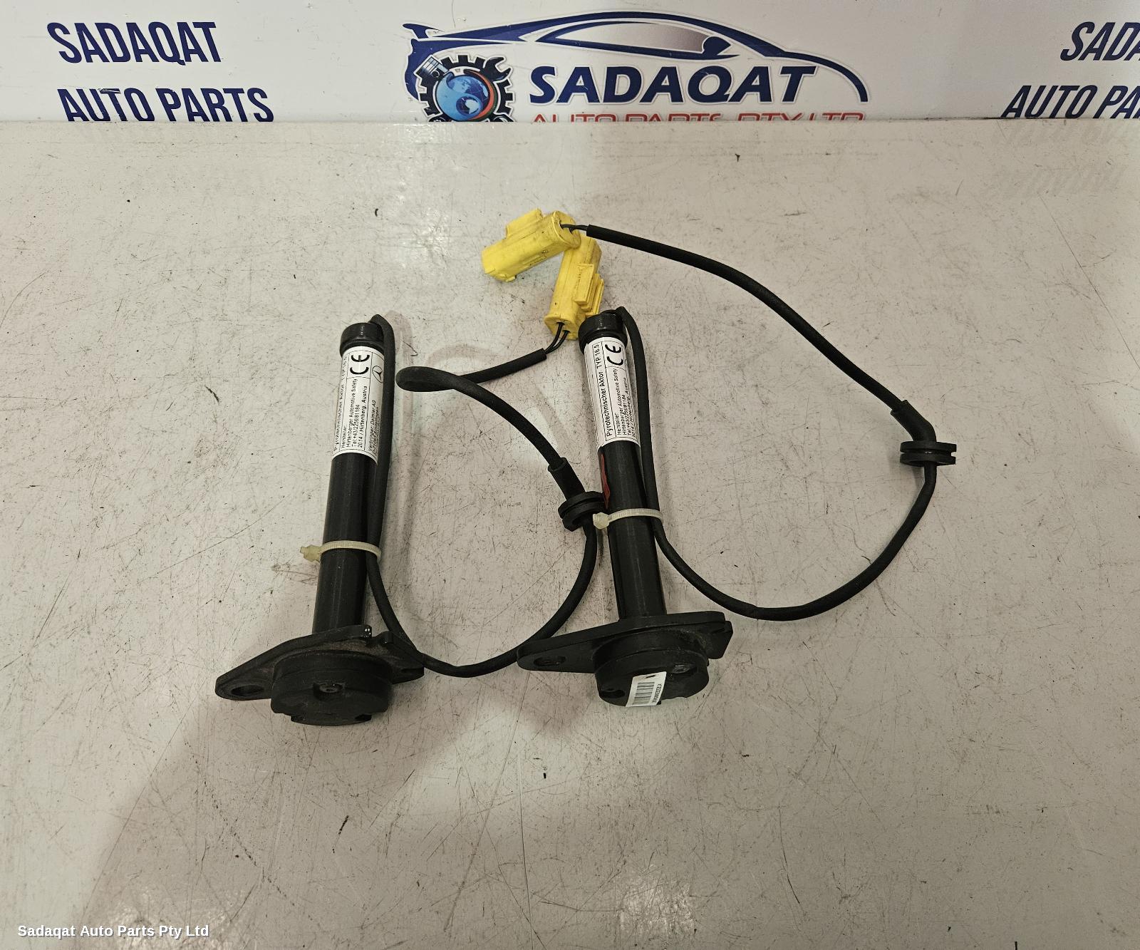 Mercedes C Class Bonnet Hinge/strut