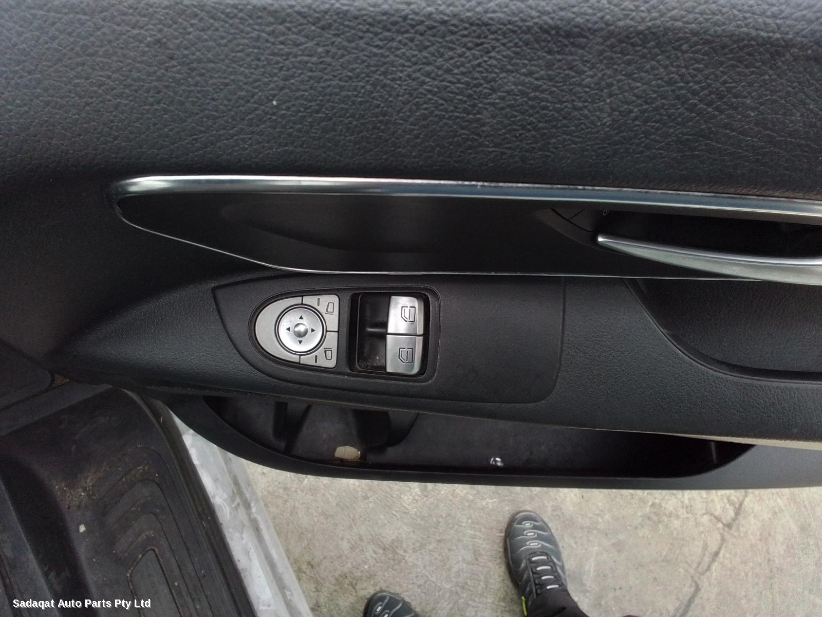 Mercedes Vito Left Taillight