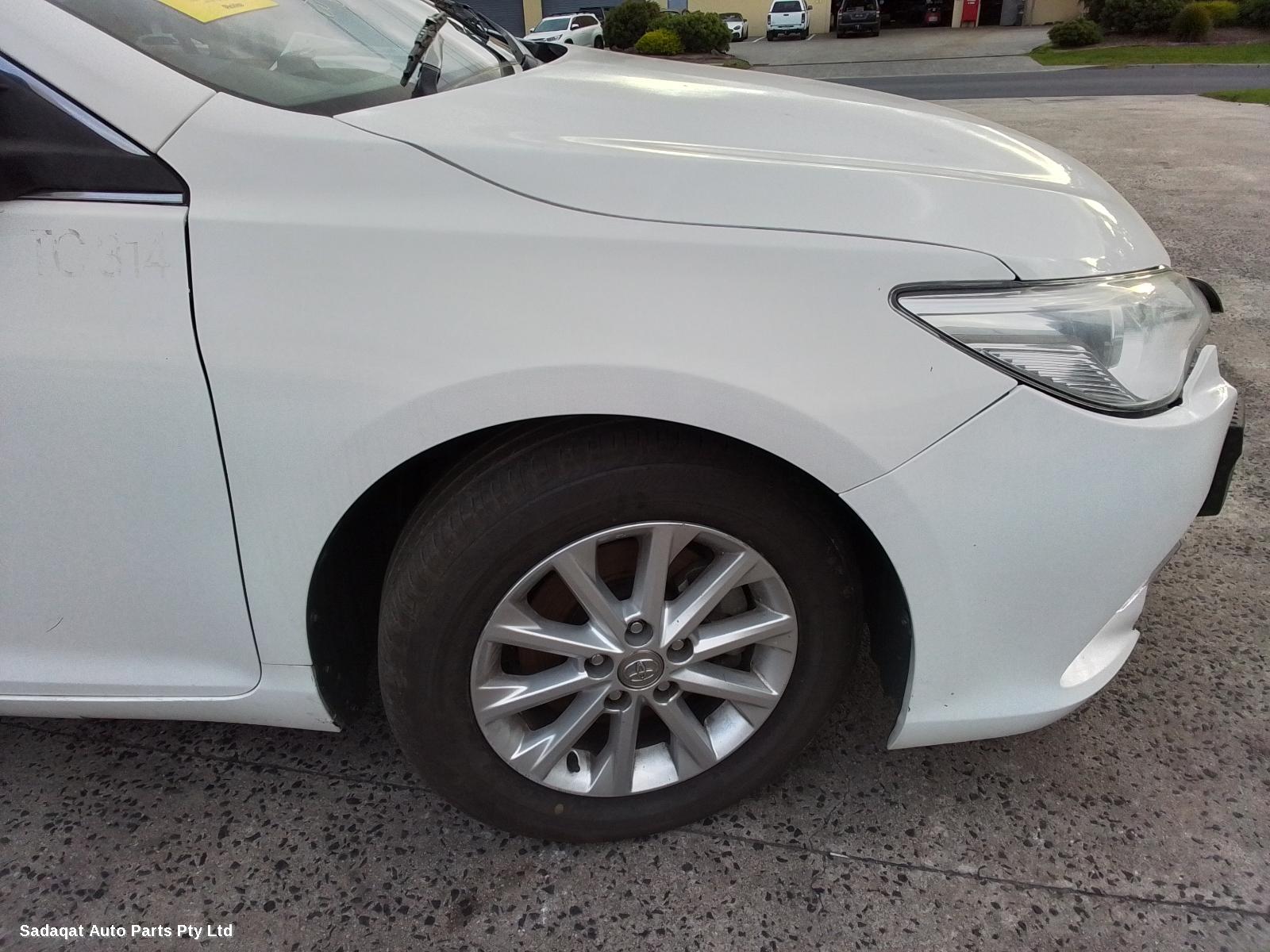 Toyota Camry Left Indicator/fog/side