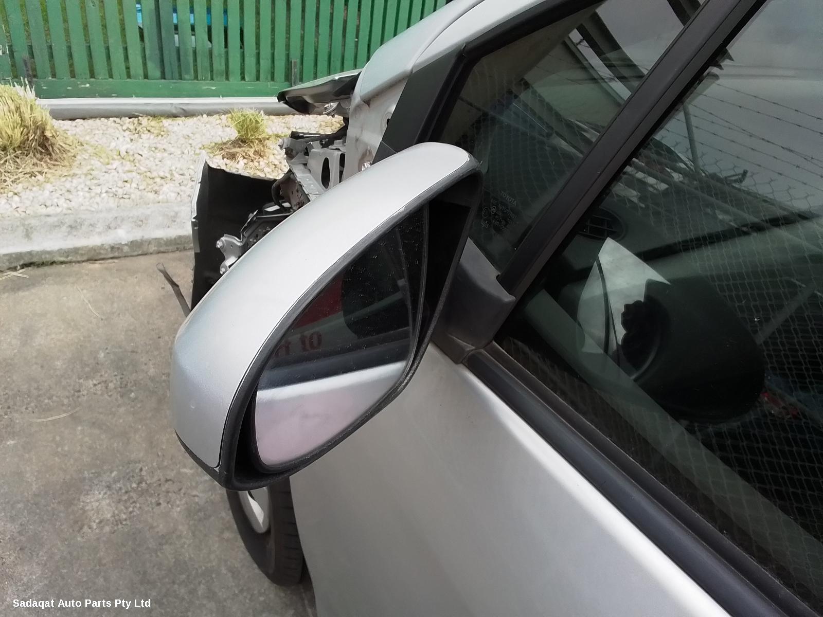 Toyota Yaris Right Door Mirror