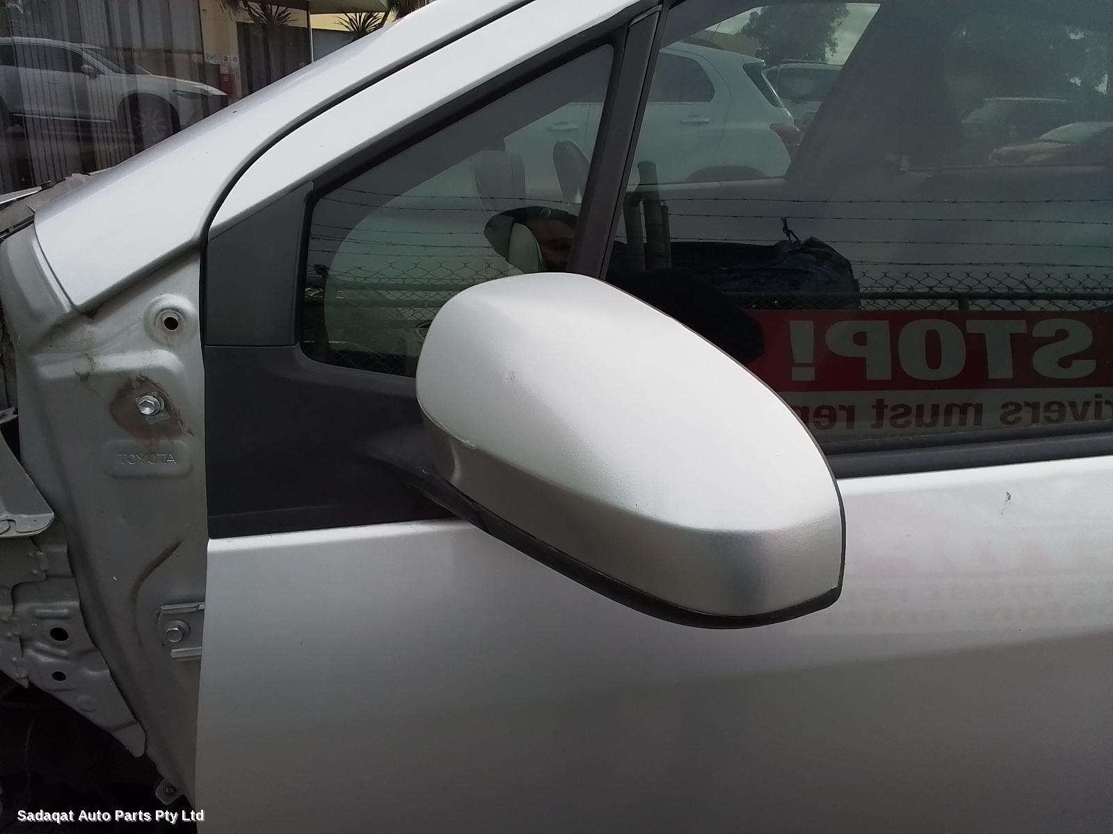Toyota Yaris Right Door Mirror