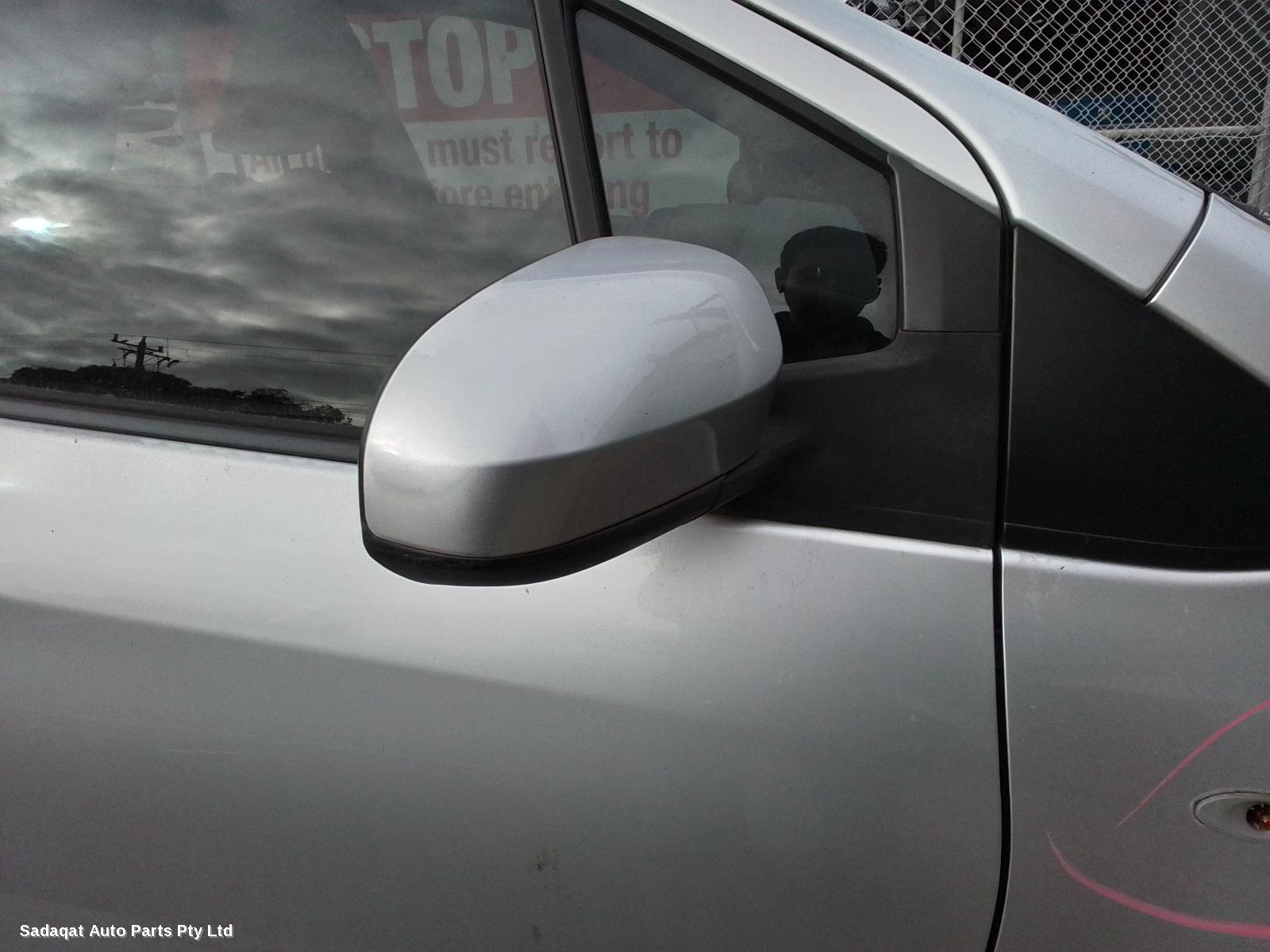 Toyota Yaris Right Door Mirror