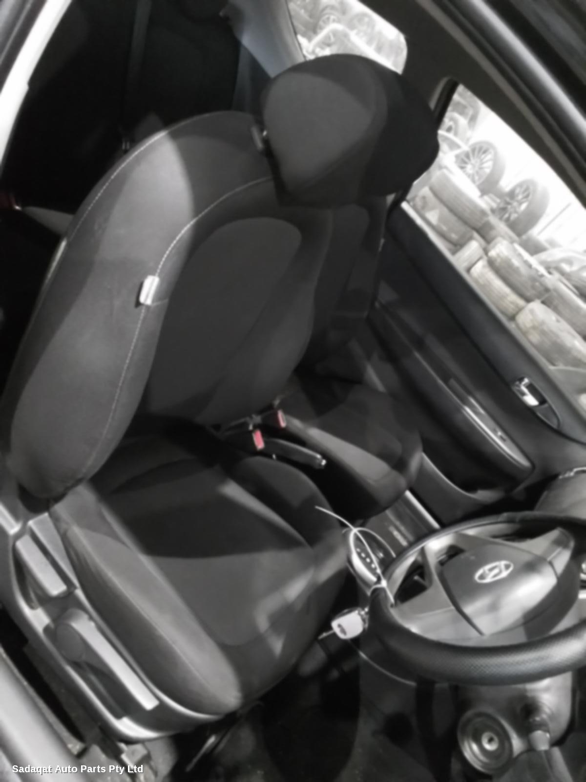 Hyundai I20 Bonnet Hinge/strut