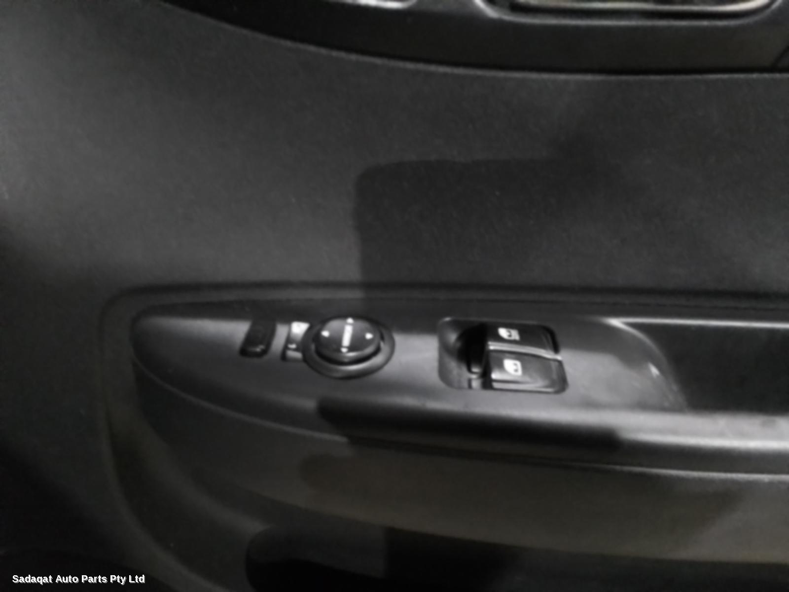 Hyundai I20 Bonnet Hinge/strut