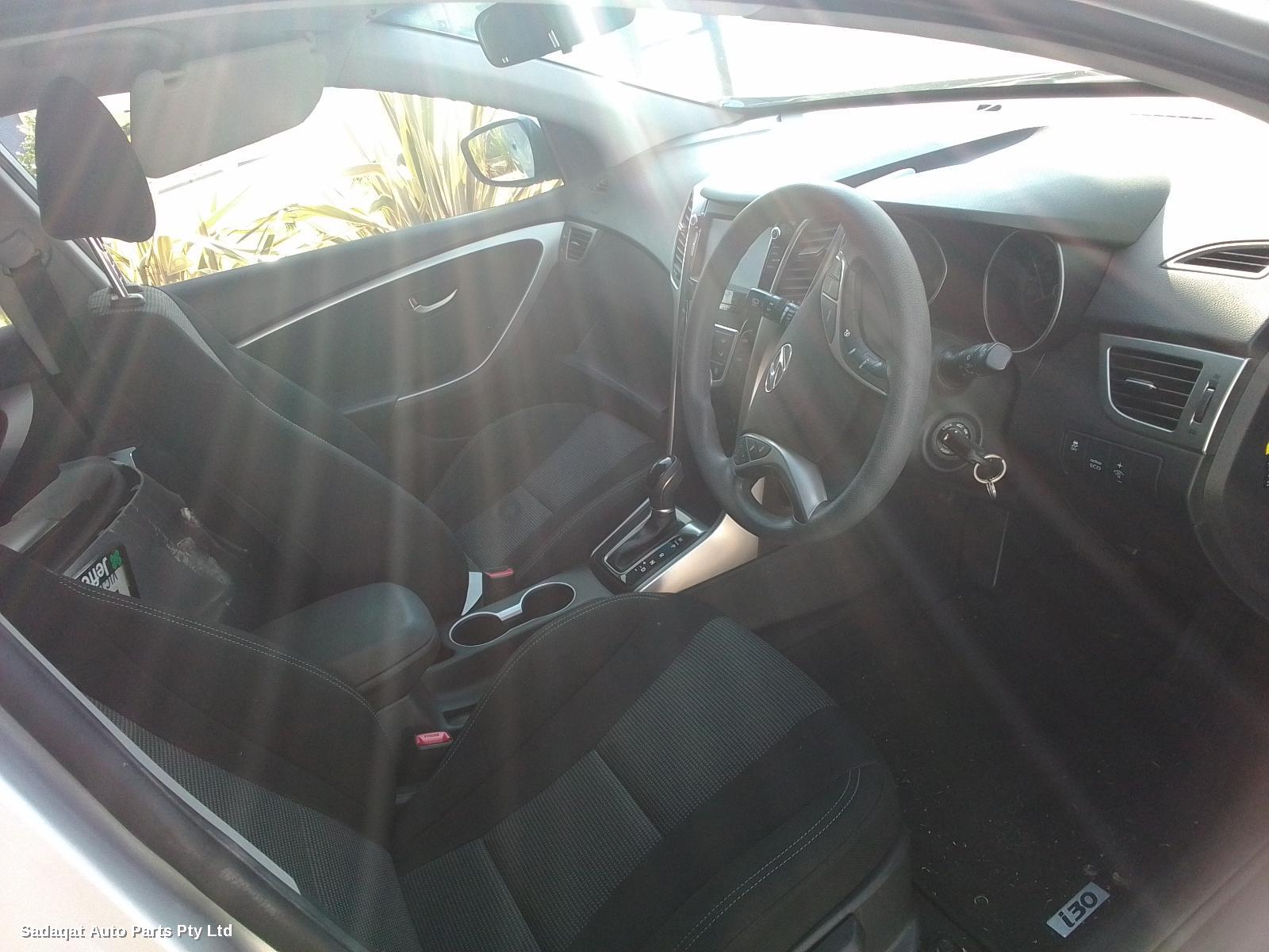 Hyundai I30 Bonnet Lock/support