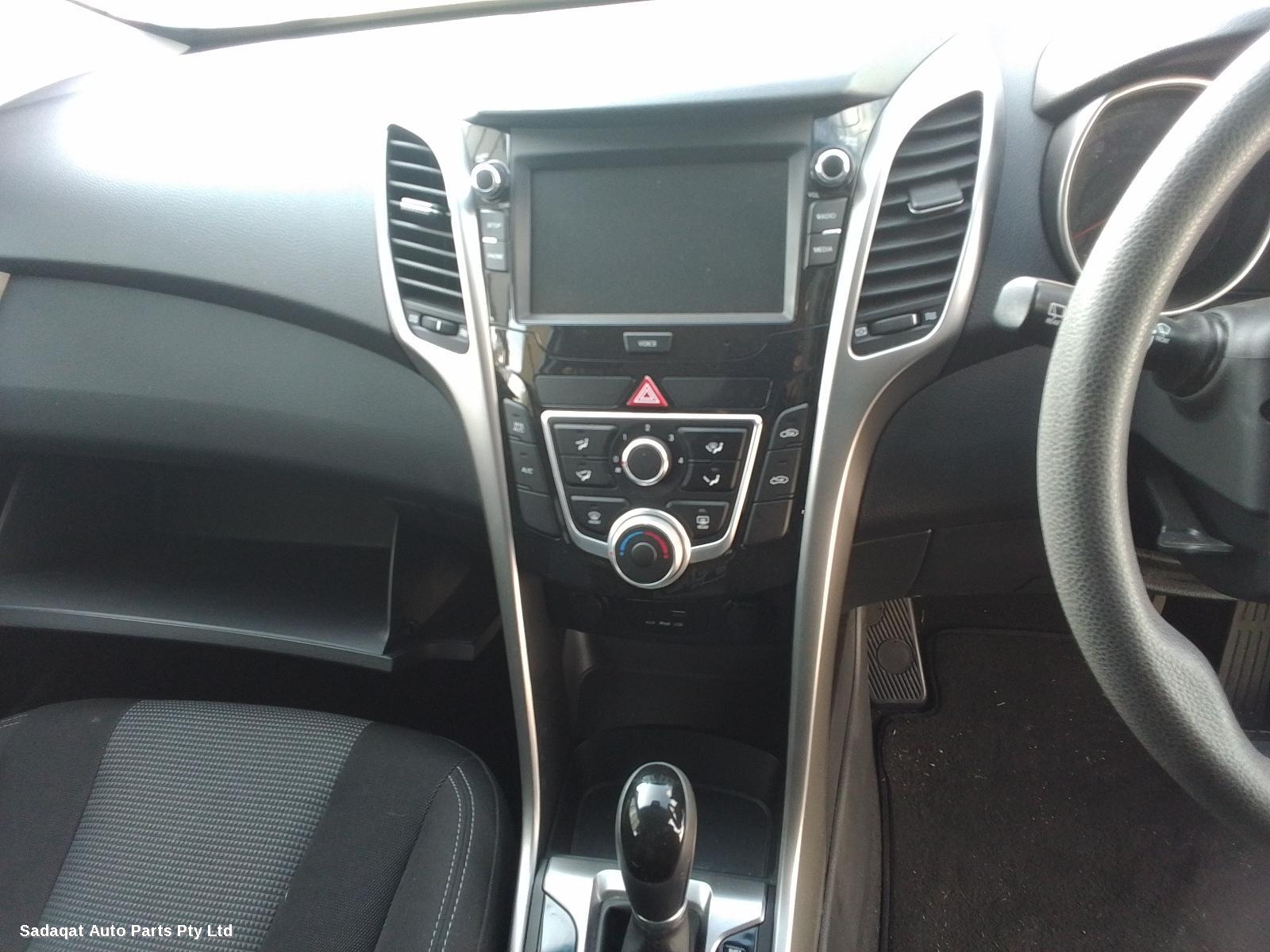Hyundai I30 Bonnet Lock/support