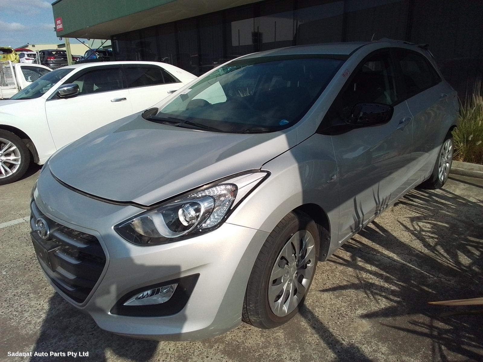 Hyundai I30 Bonnet Lock/support