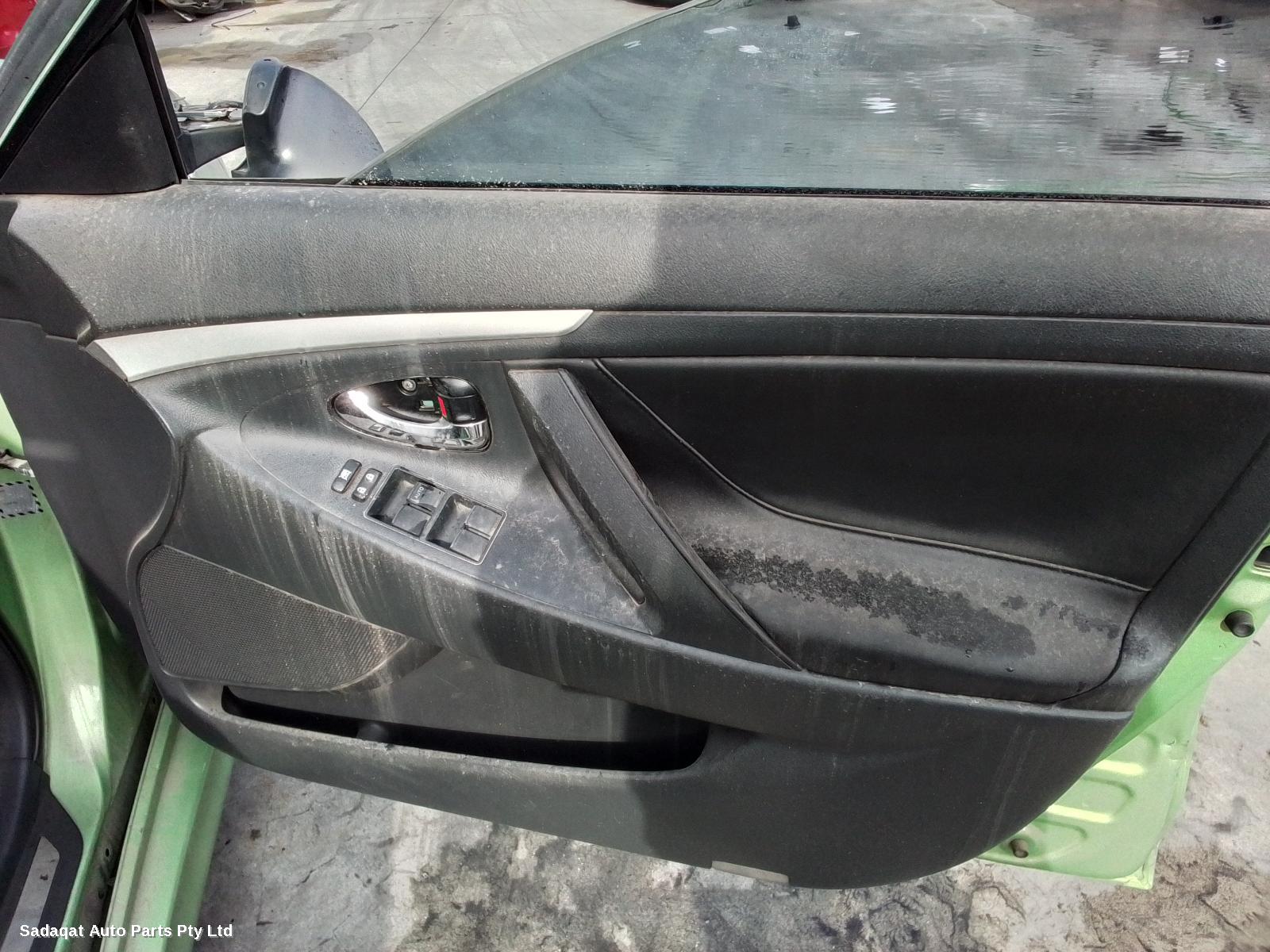 Toyota Aurion Left Guard