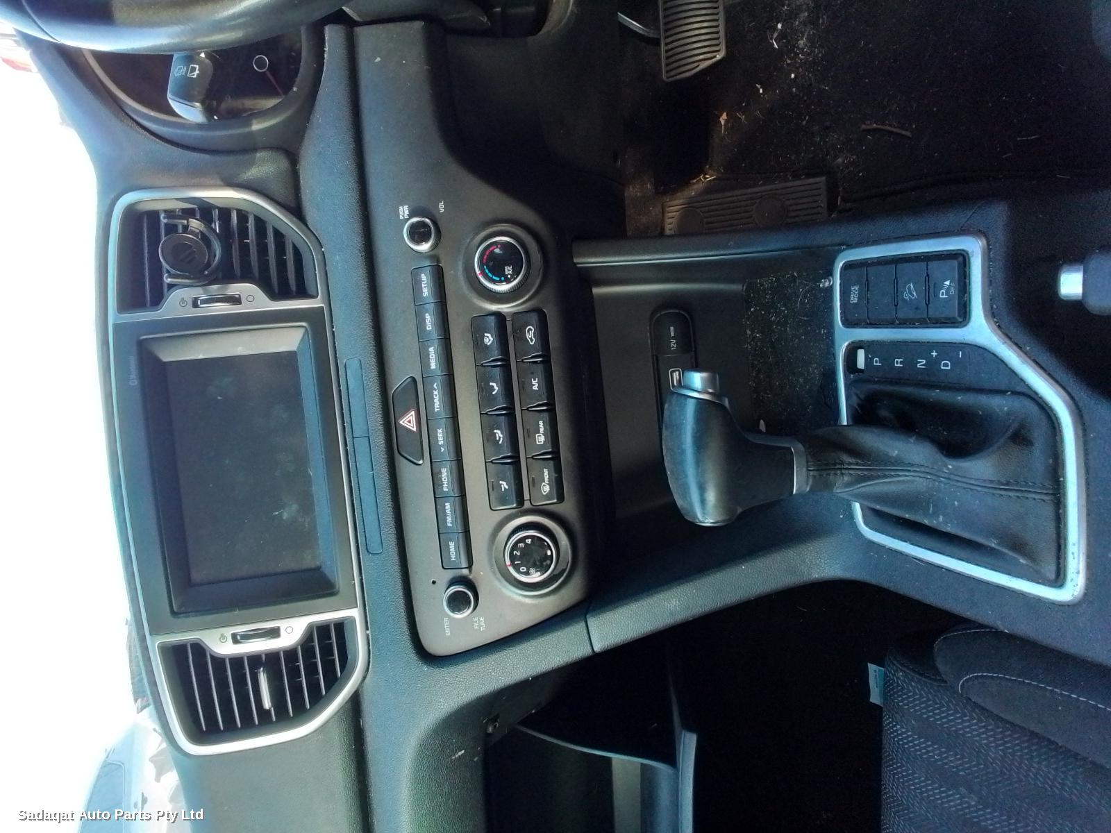 Kia Sportage Right Headlamp