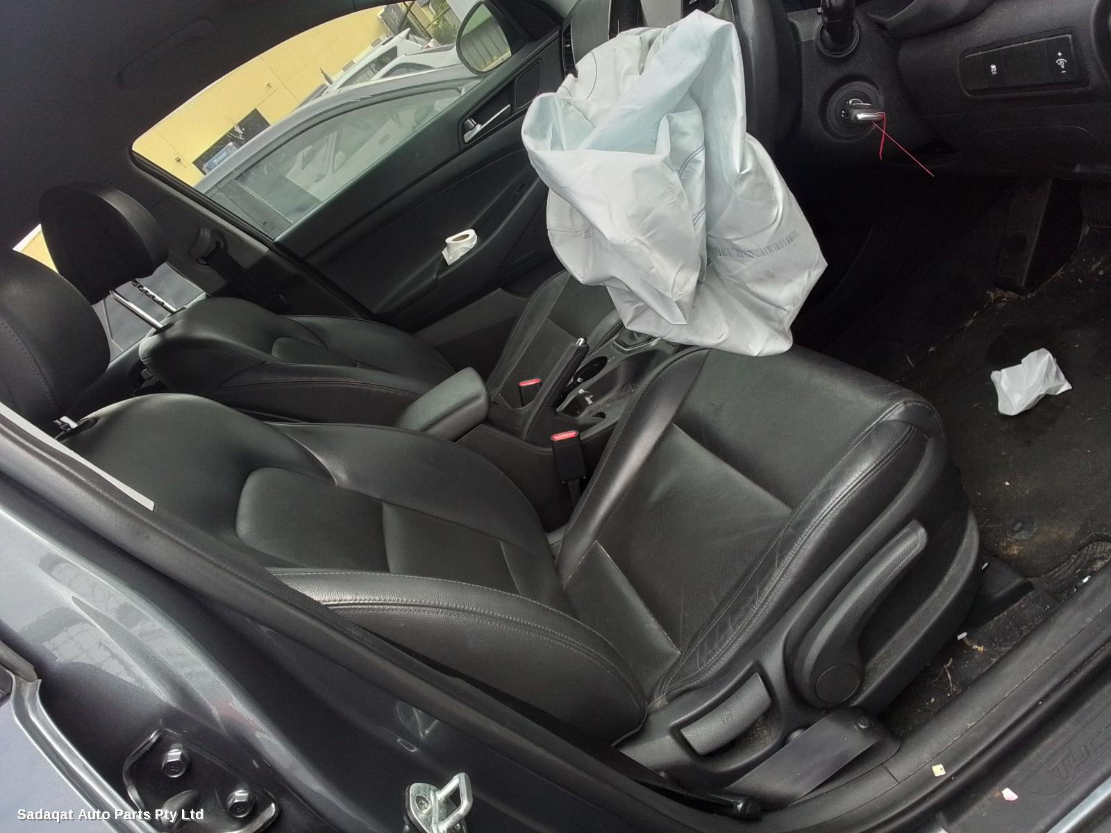 Hyundai Tucson Left Rear Hub Assembly