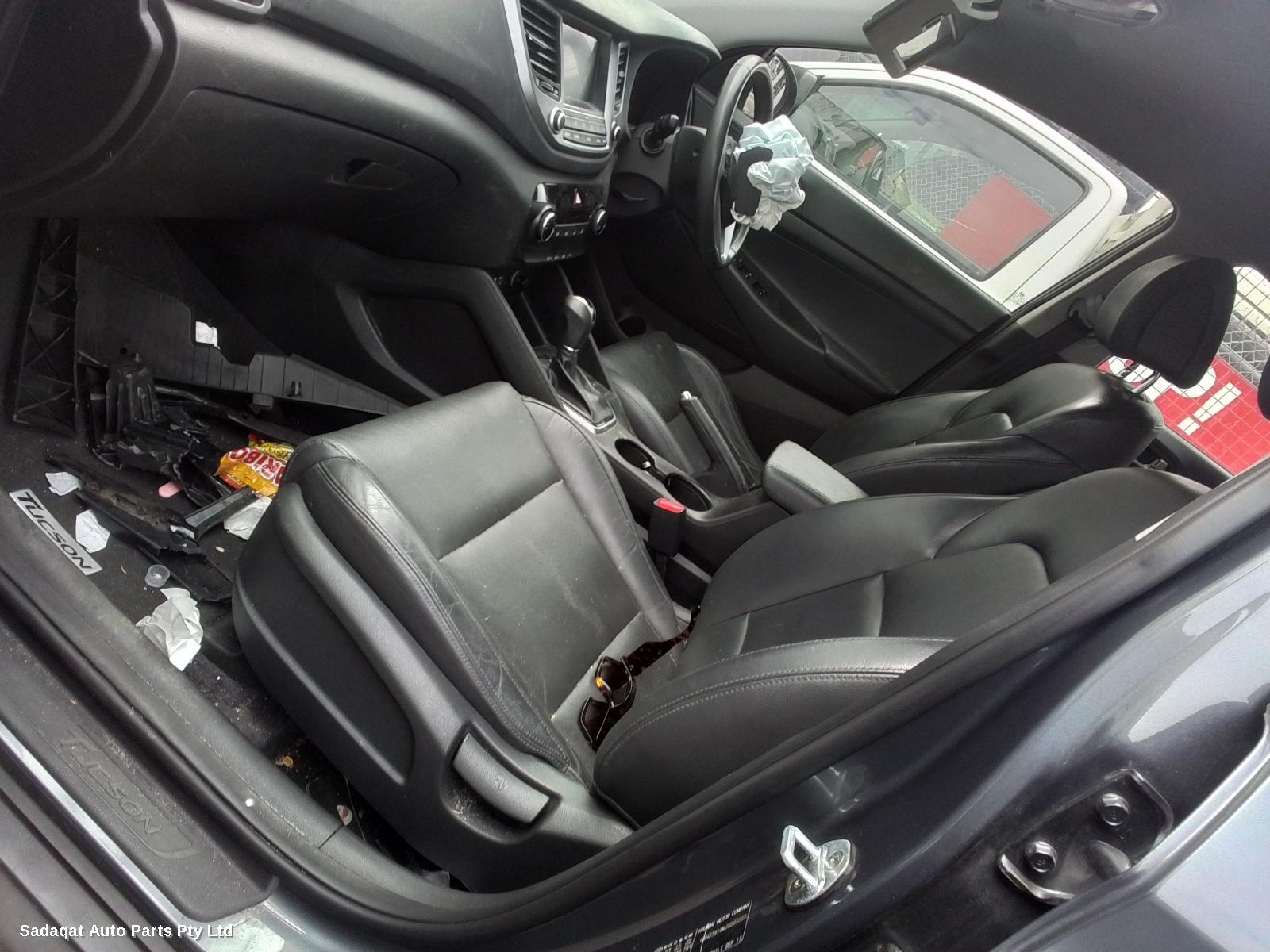 Hyundai Tucson Left Rear Hub Assembly