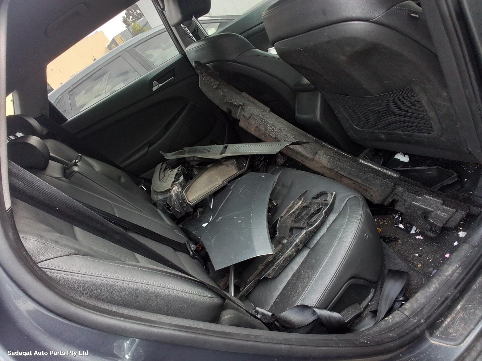 Hyundai Tucson Left Rear Hub Assembly