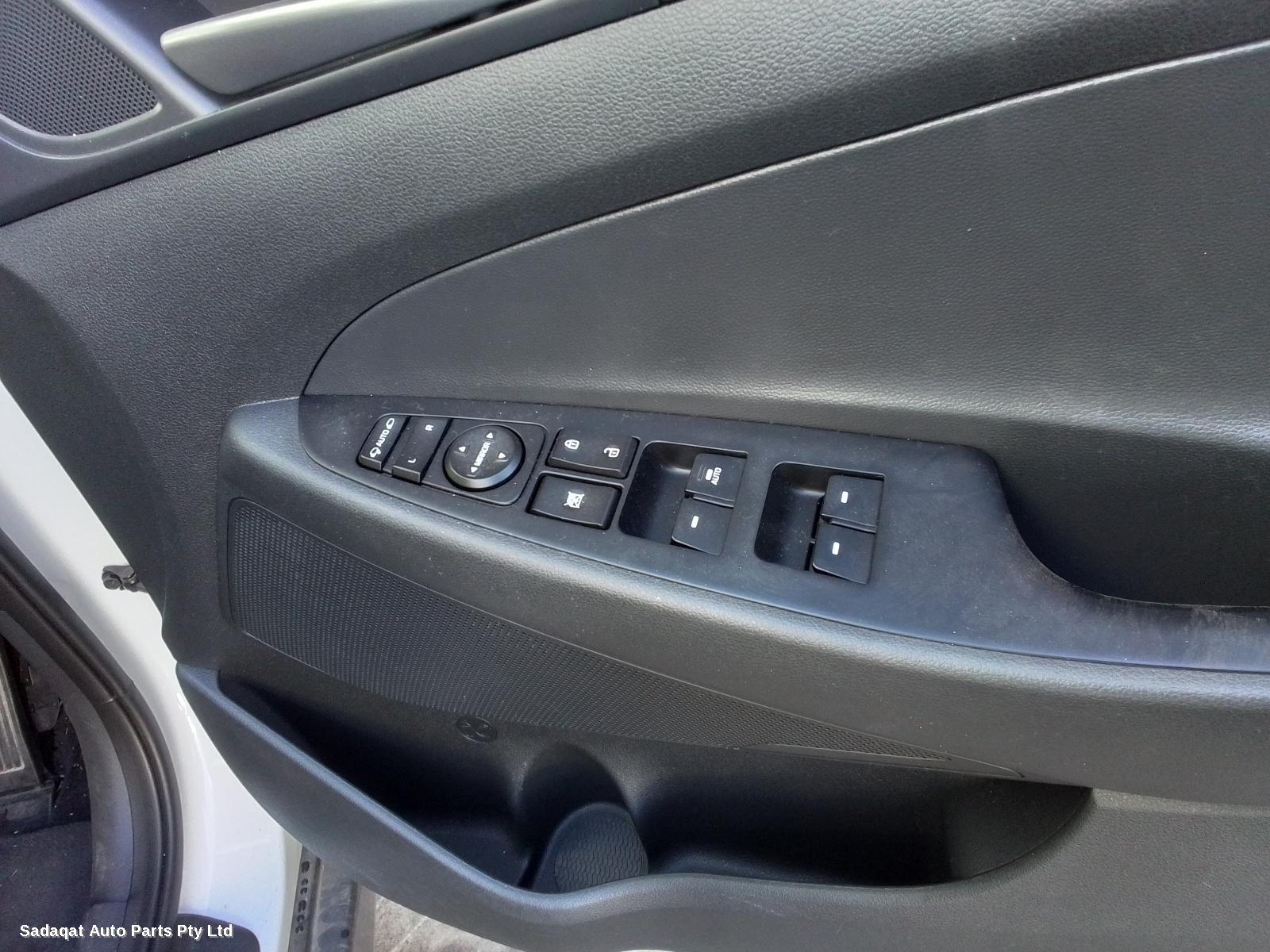 Hyundai Tucson Left Door Mirror