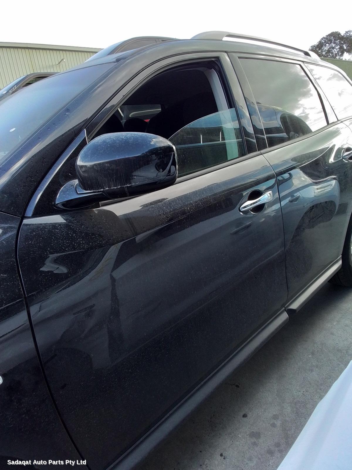 Nissan Pathfinder Right Guard Liner