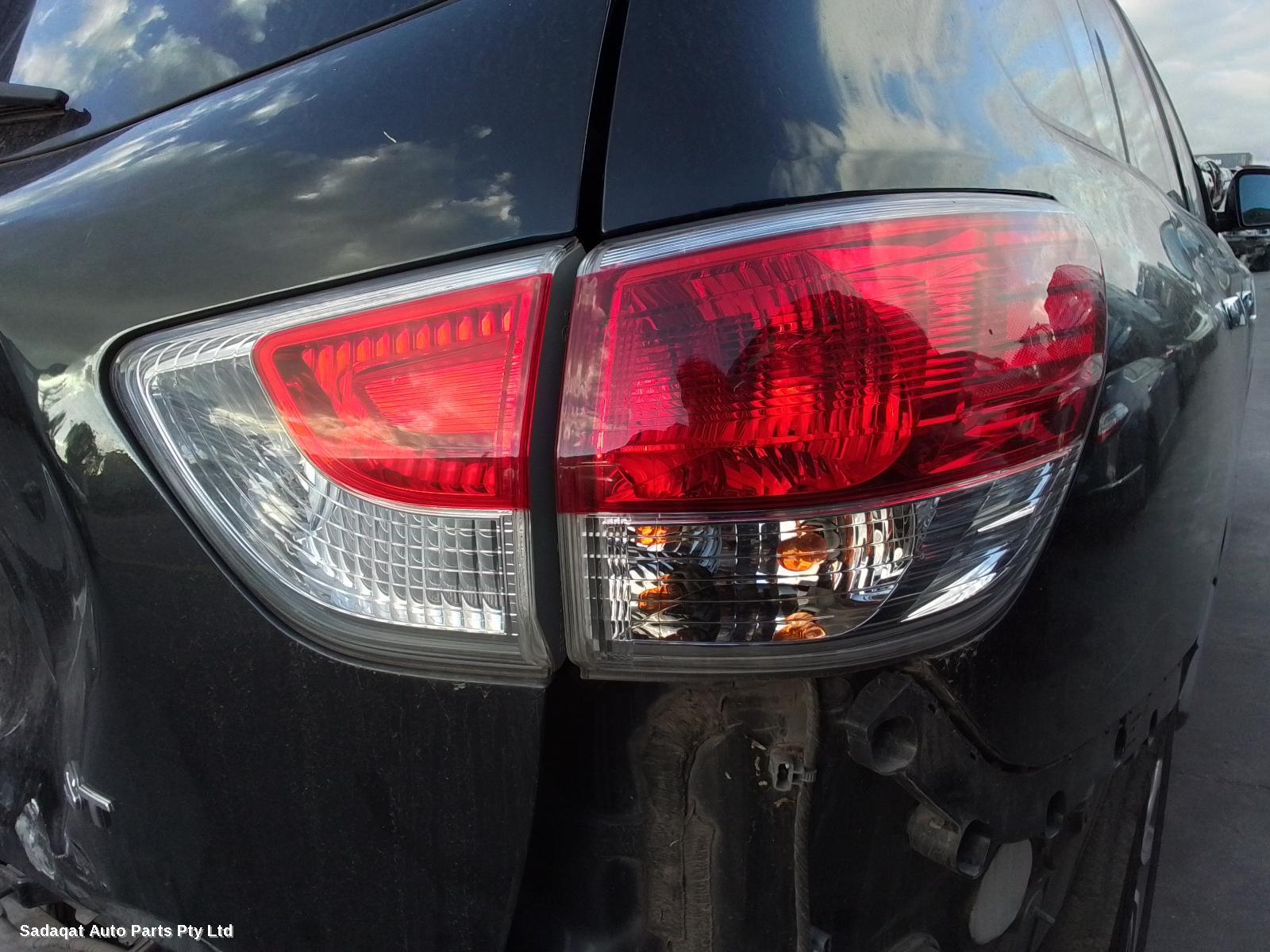 Nissan Pathfinder Right Guard Liner