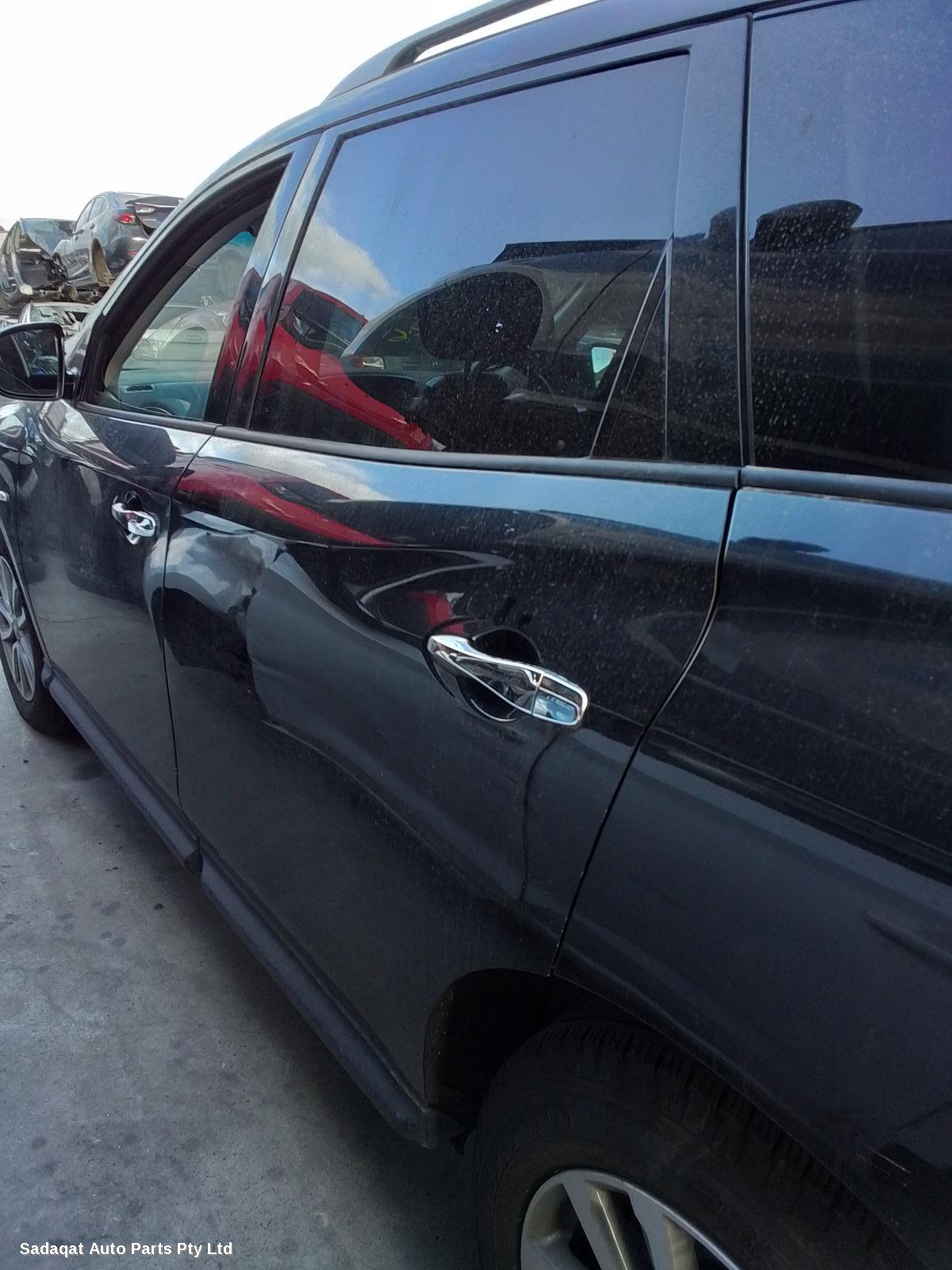 Nissan Pathfinder Right Guard Liner