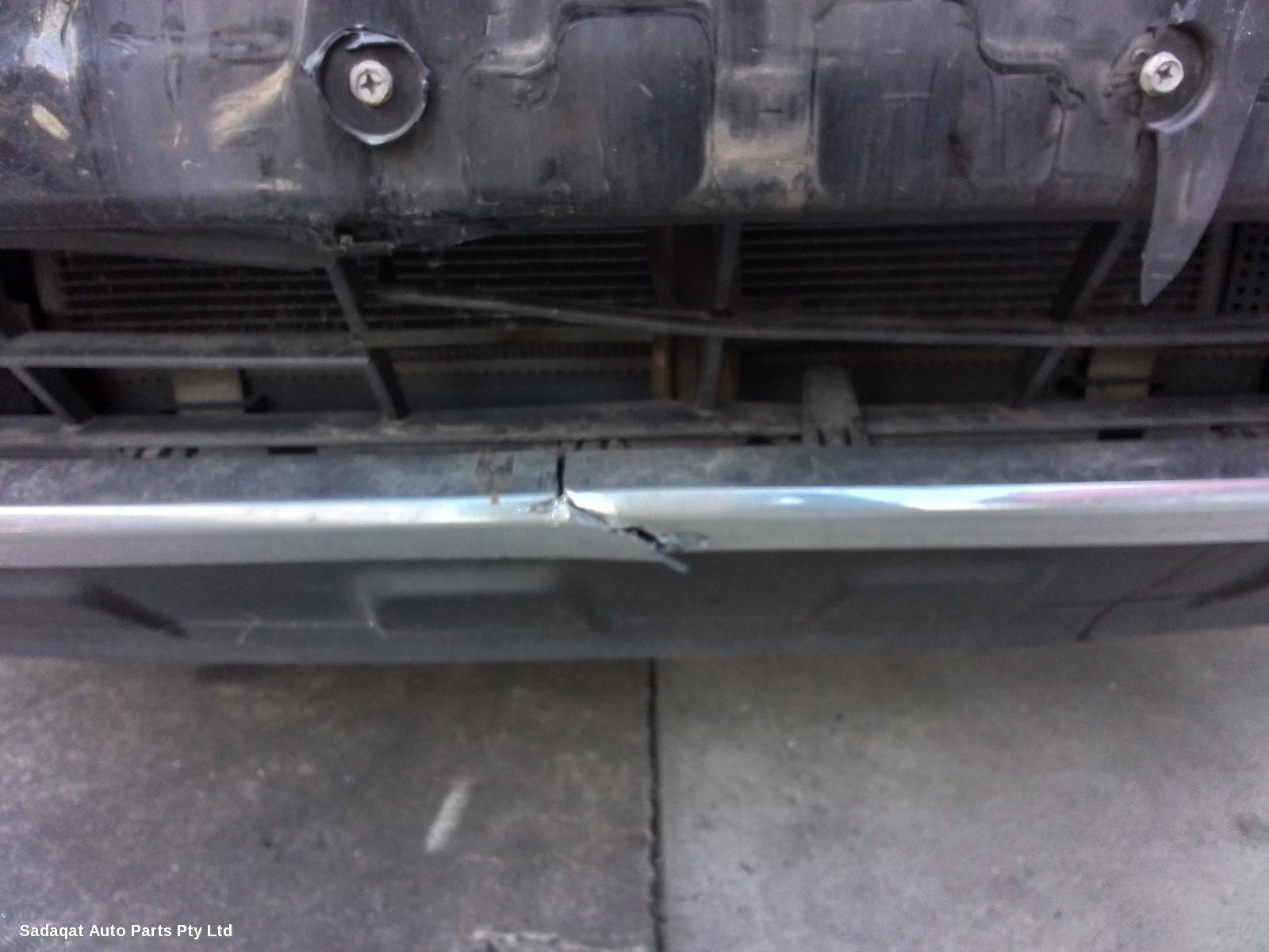 Nissan Pathfinder Right Guard Liner