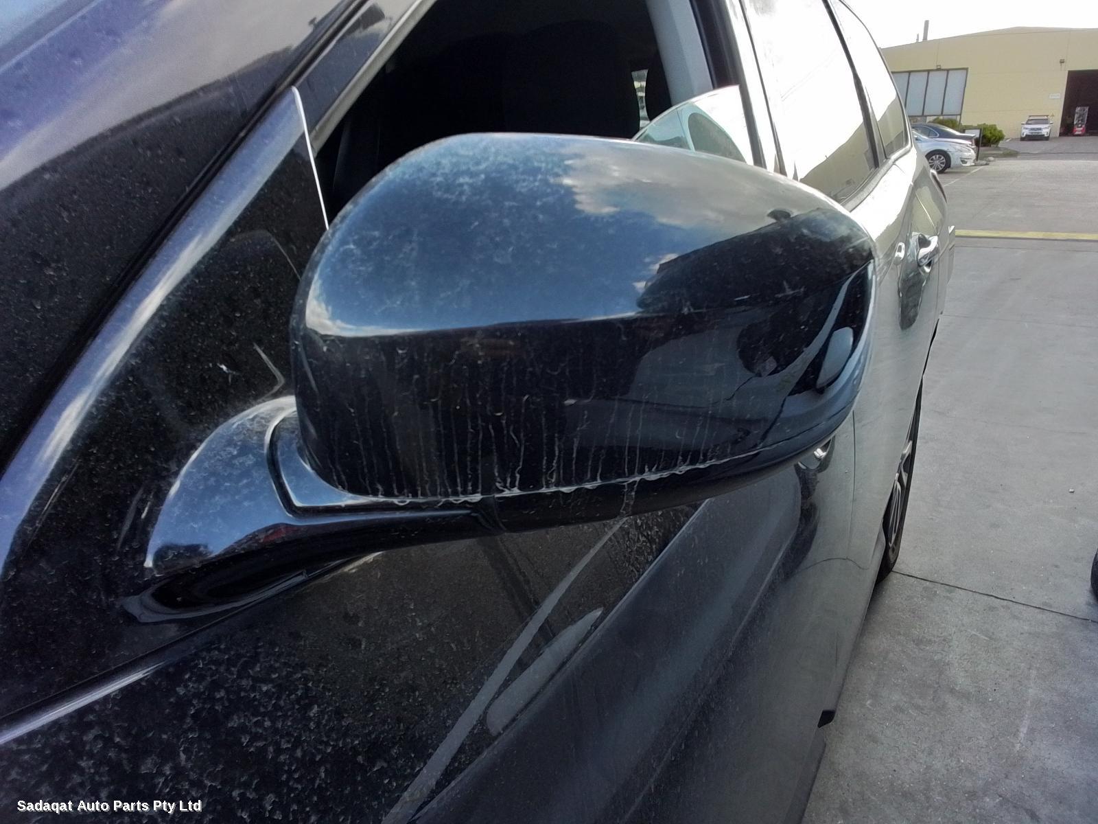 Nissan Pathfinder Right Guard Liner