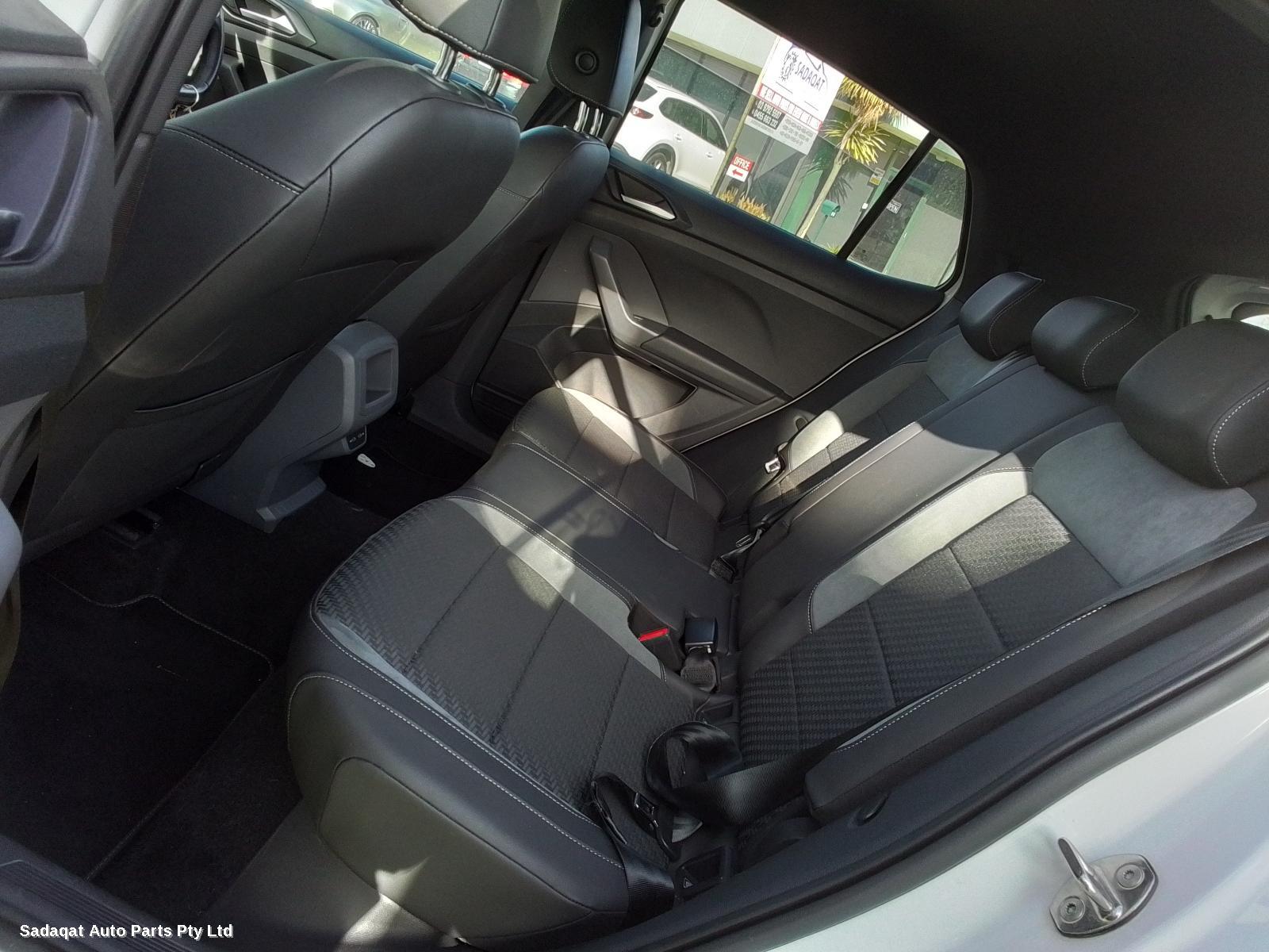 Volkswagen T-cross Hoodlining