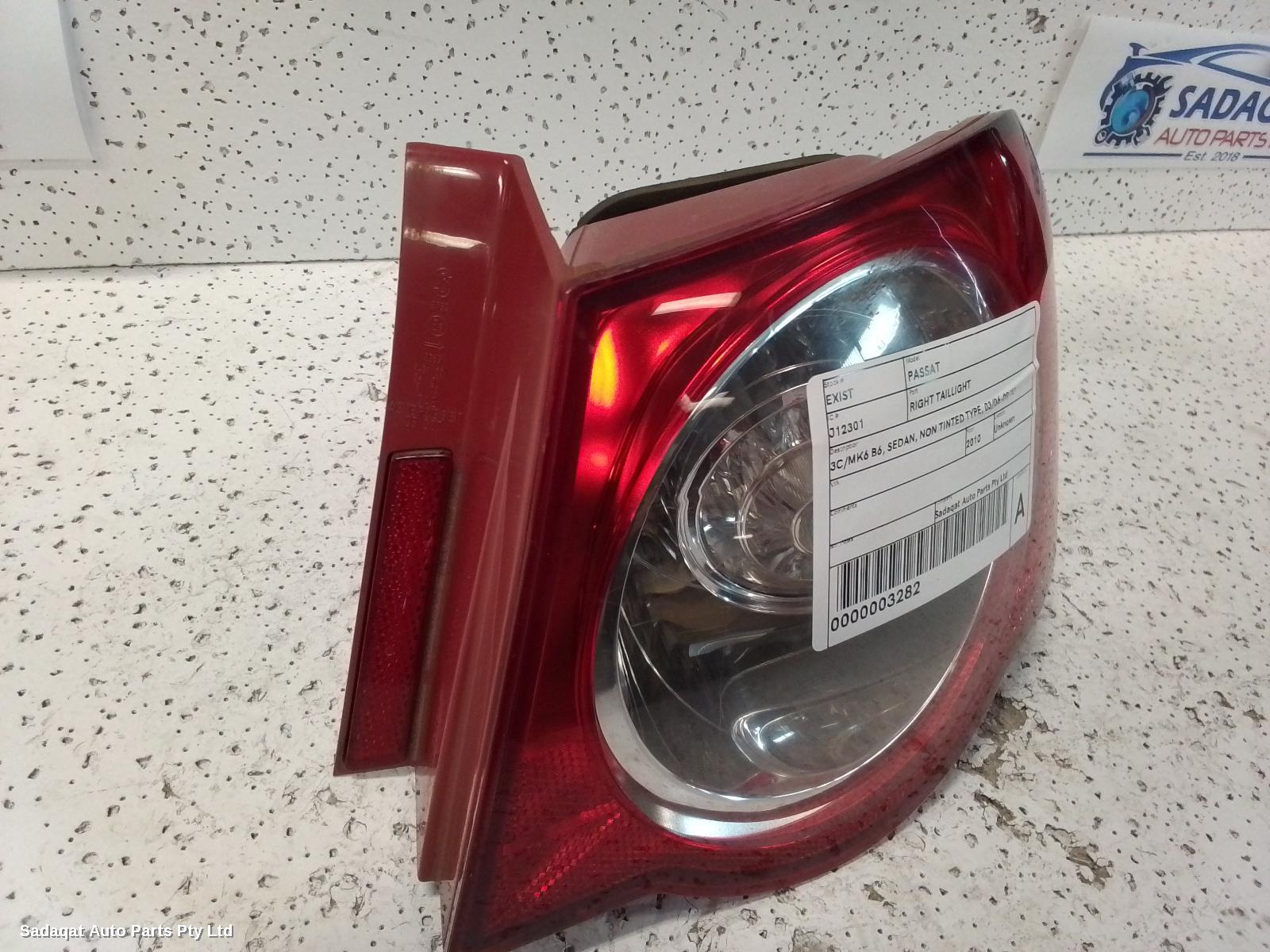 Volkswagen Passat Right Taillight