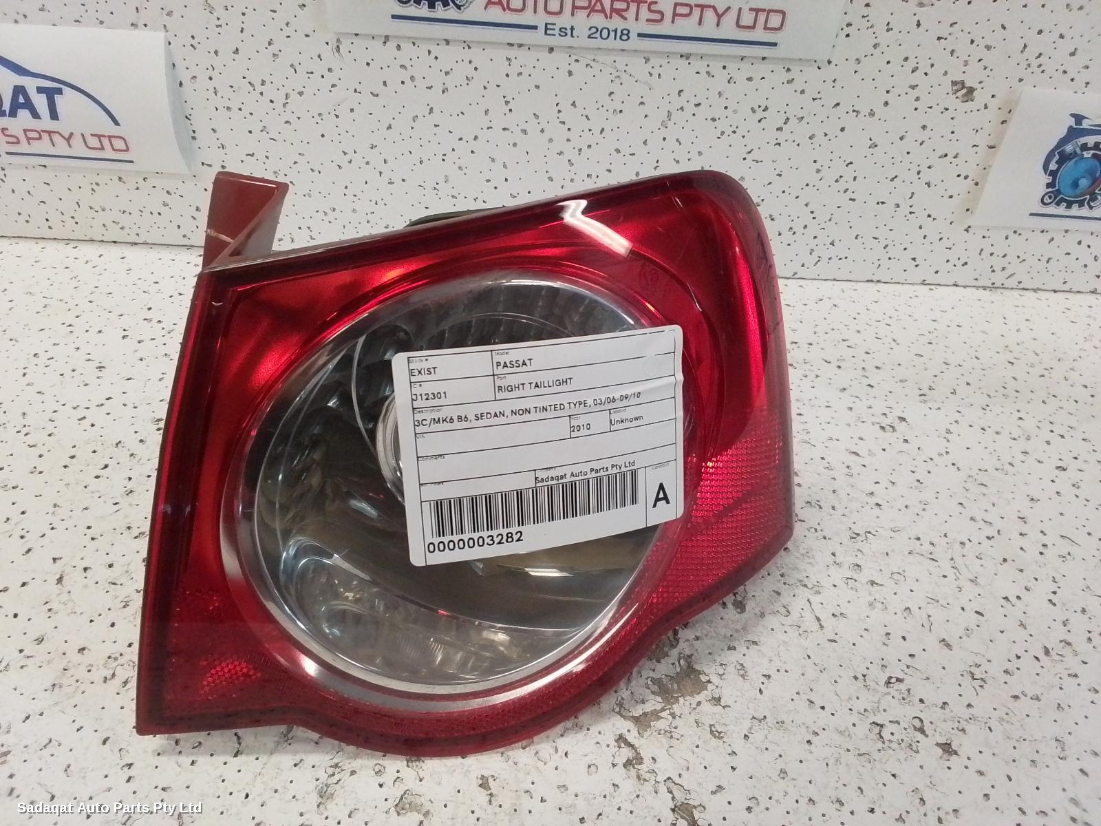 Volkswagen Passat Right Taillight