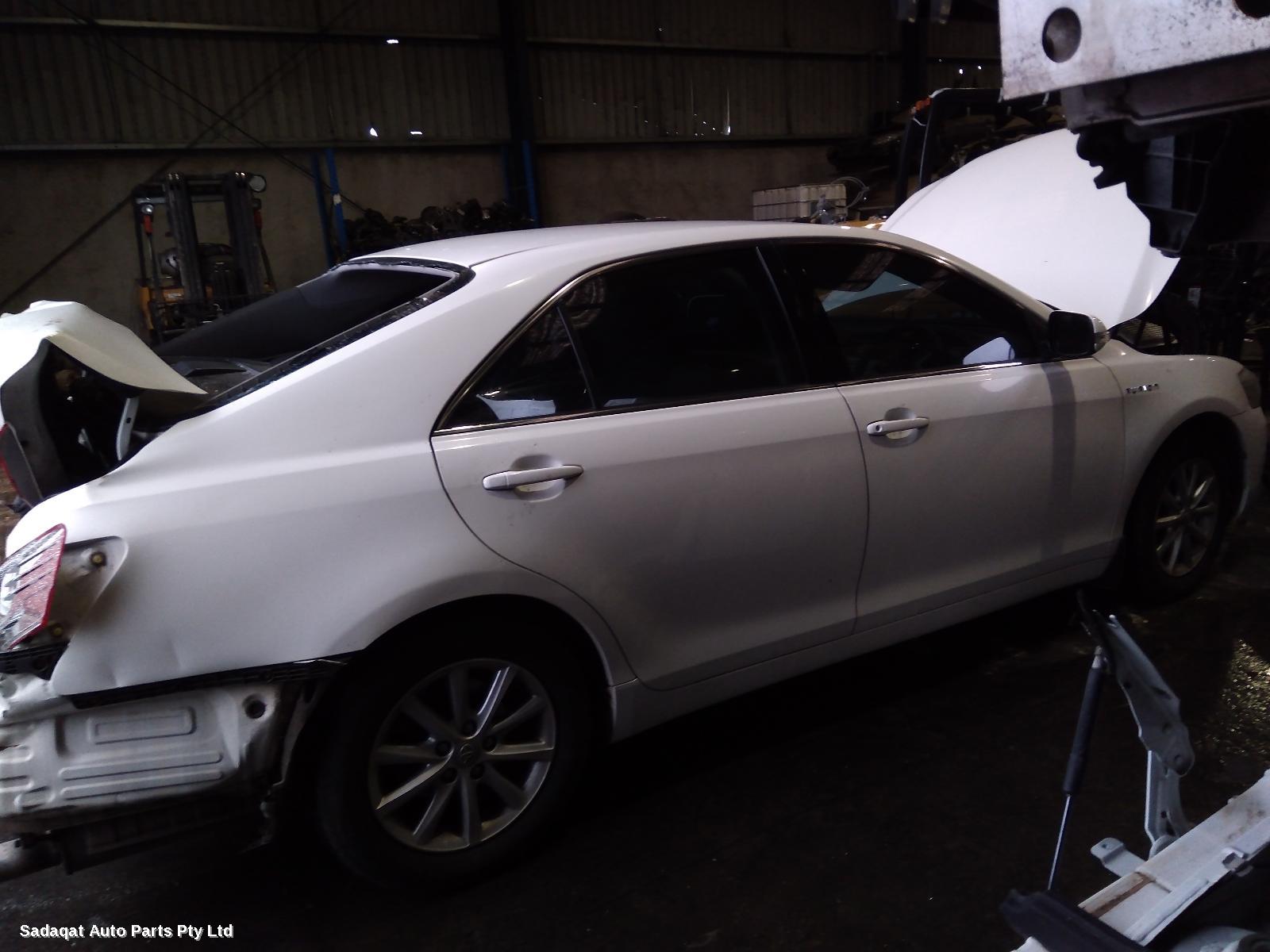 Toyota Aurion Right_rear_door_sliding