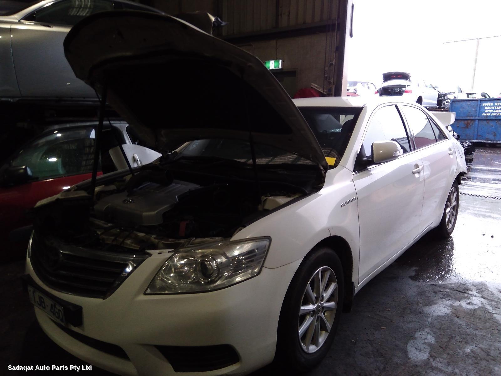 Toyota Aurion Right_rear_door_sliding