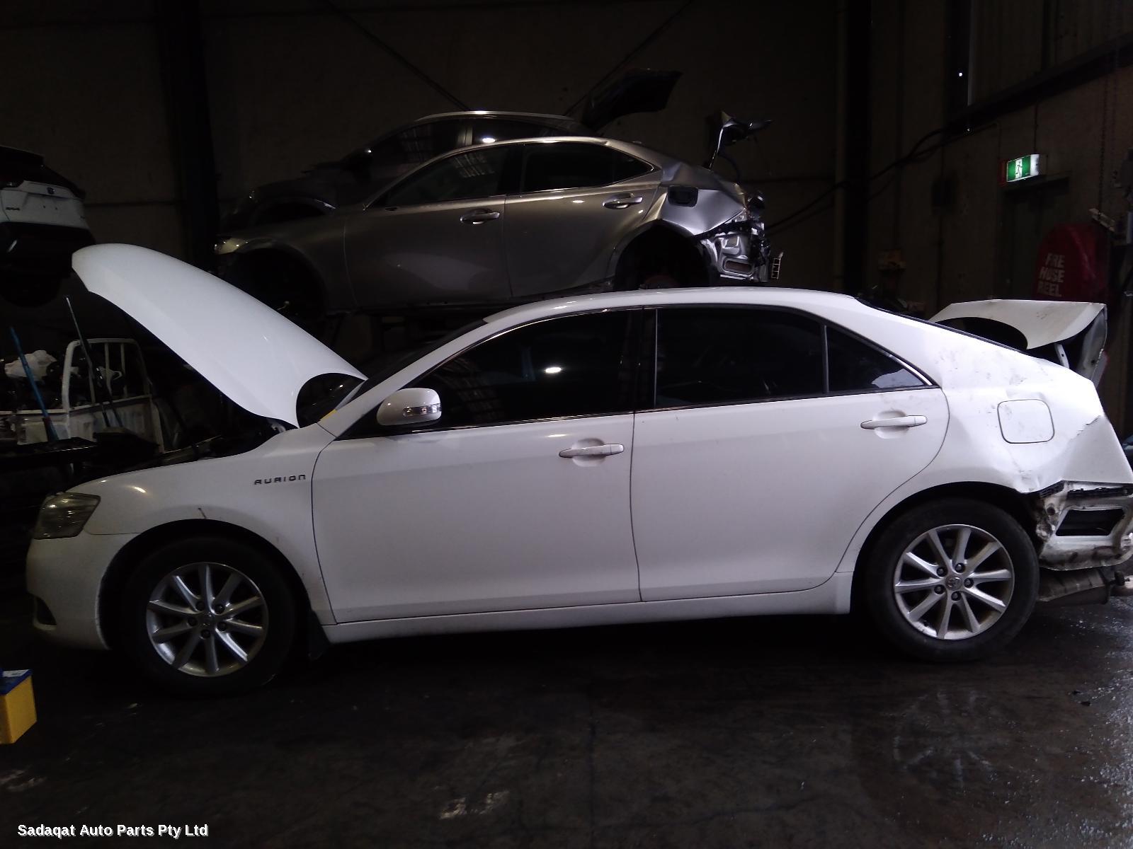 Toyota Aurion Right_rear_door_sliding